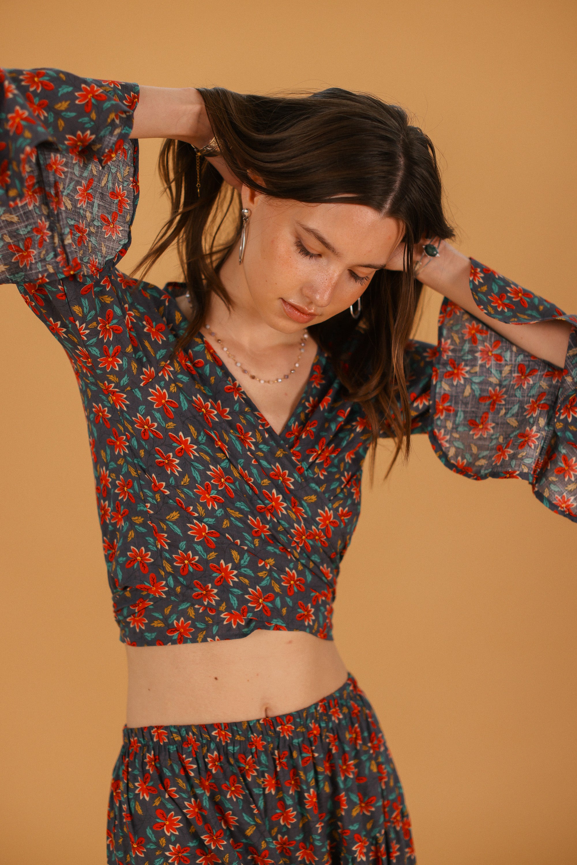 Top Ione Folk Floral