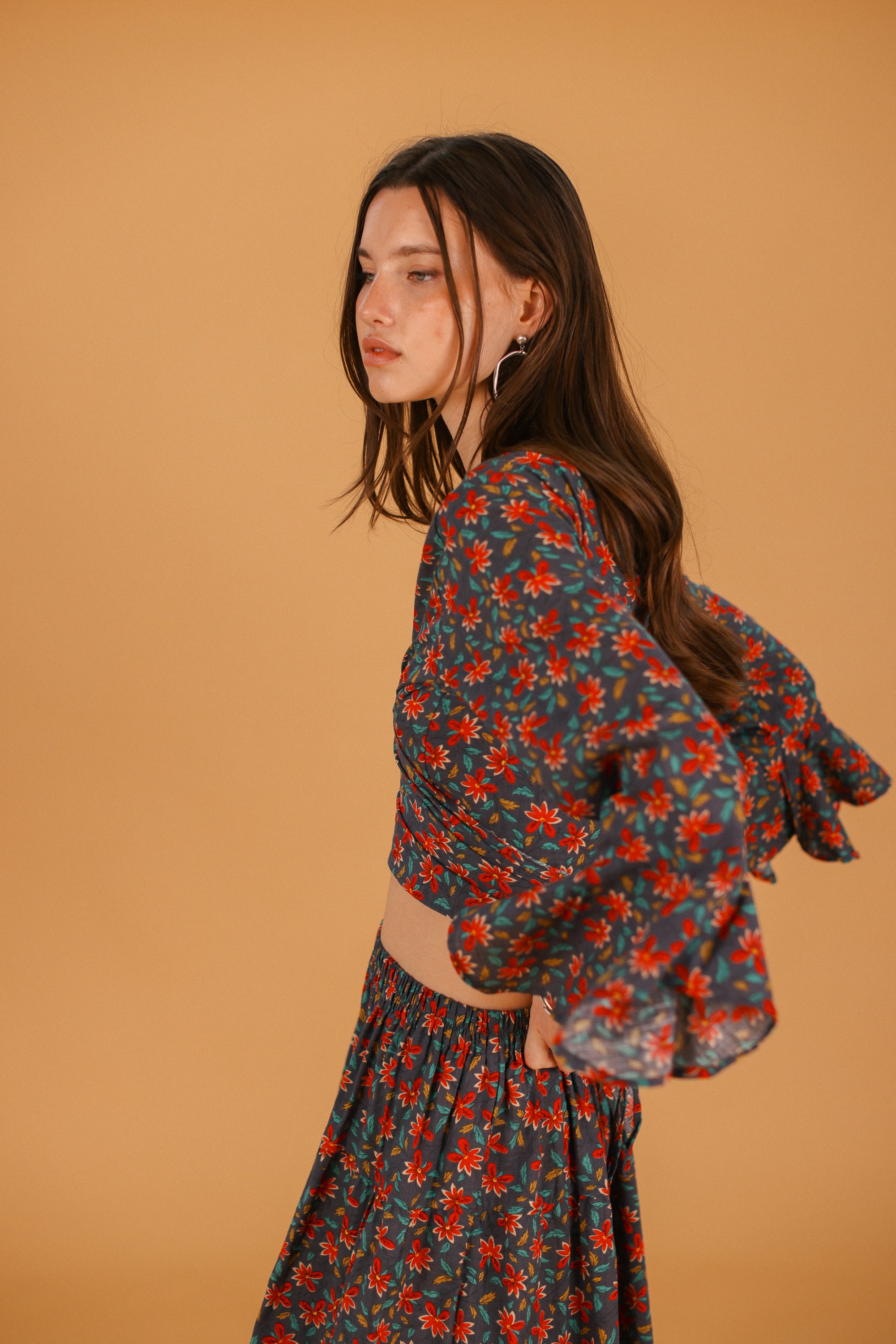 Top Ione Folk Floral