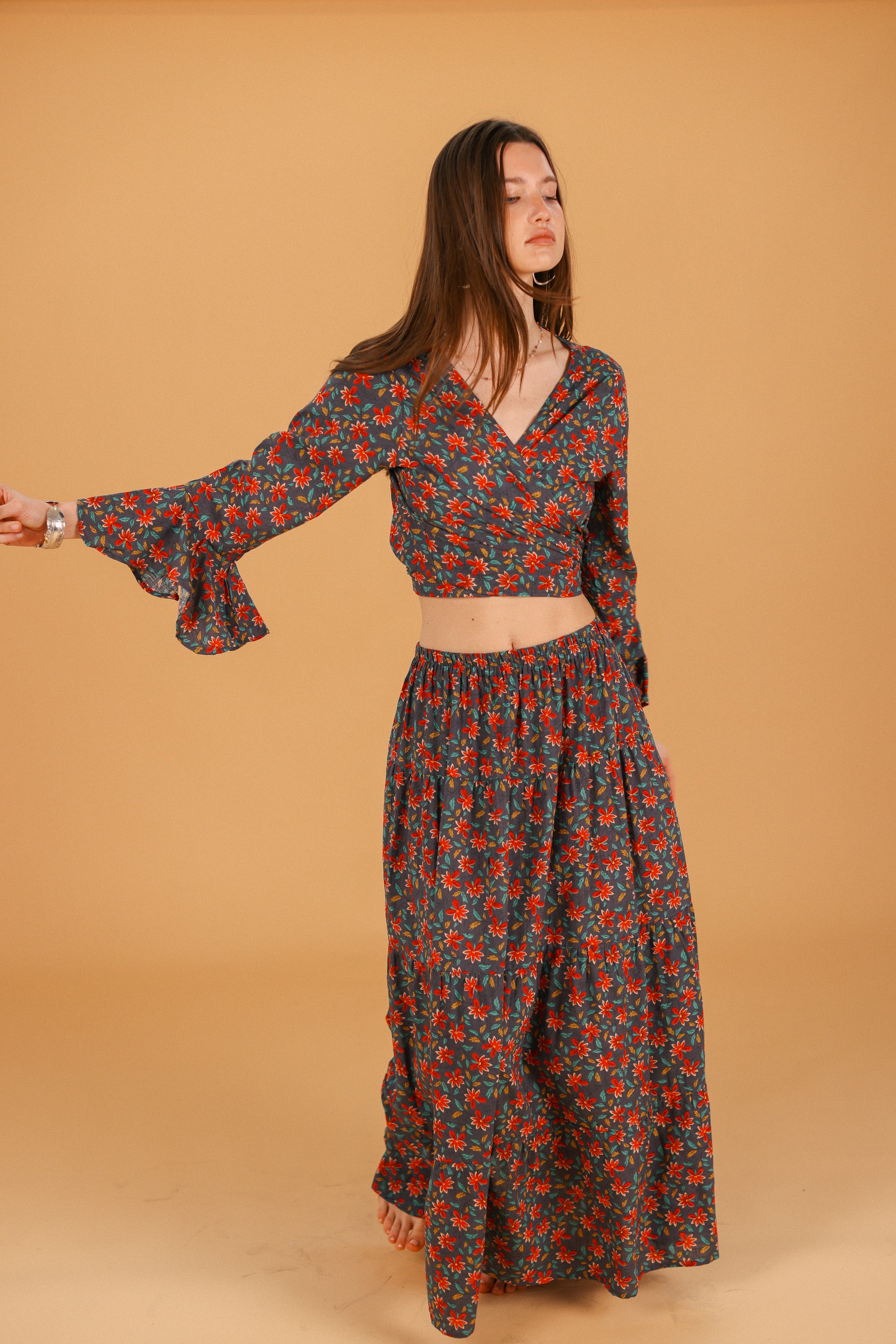 Top Ione Folk Floral