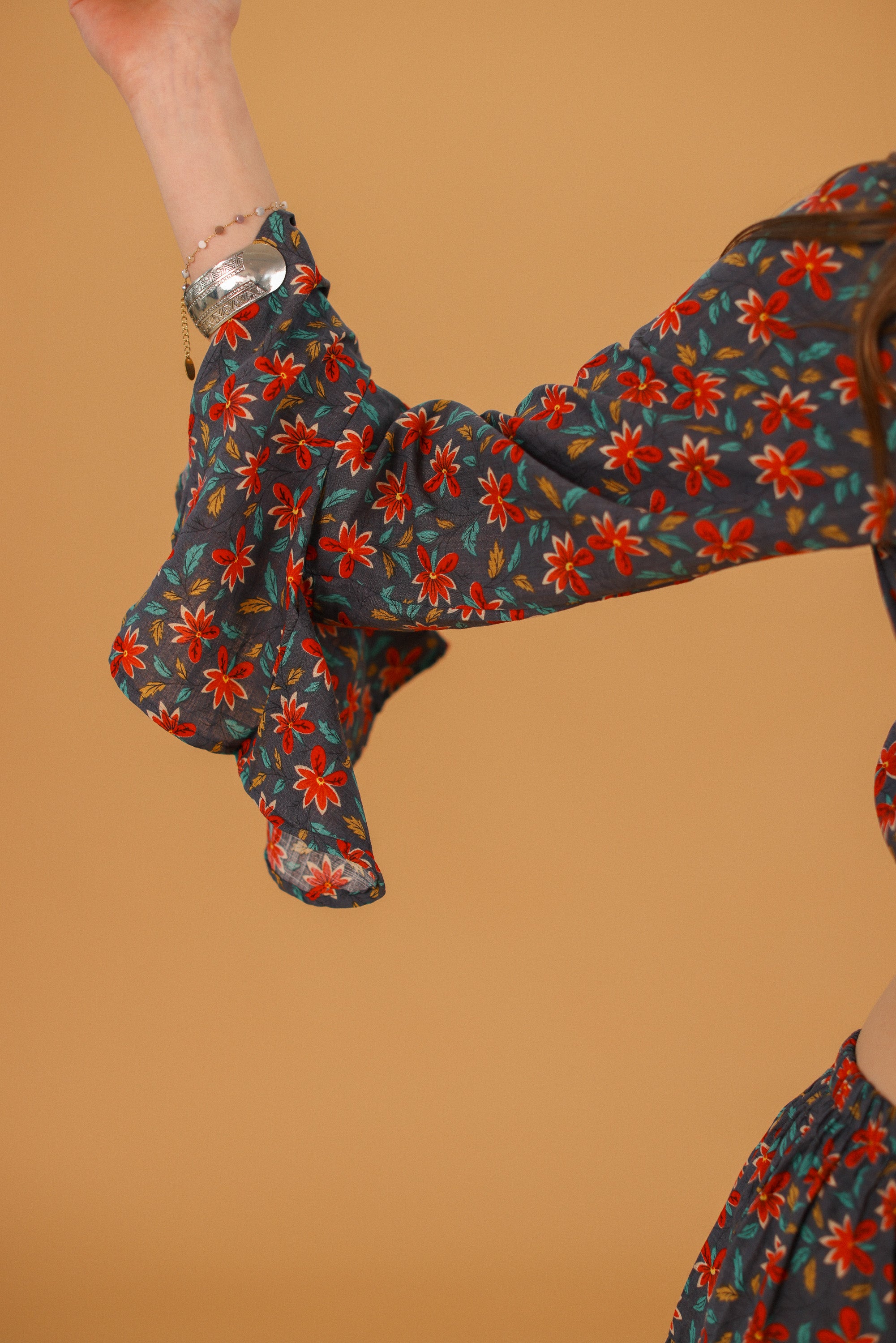 Top Ione Folk Floral