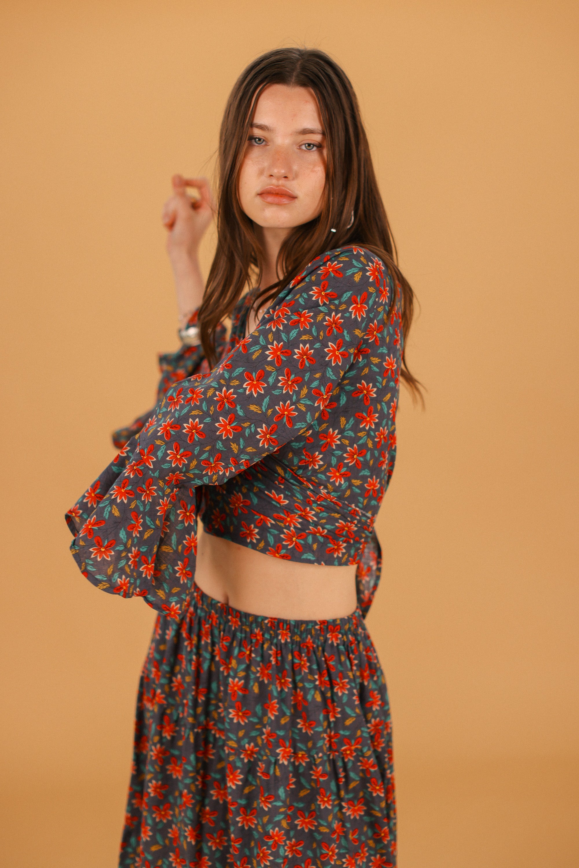 Top Ione Folk Floral