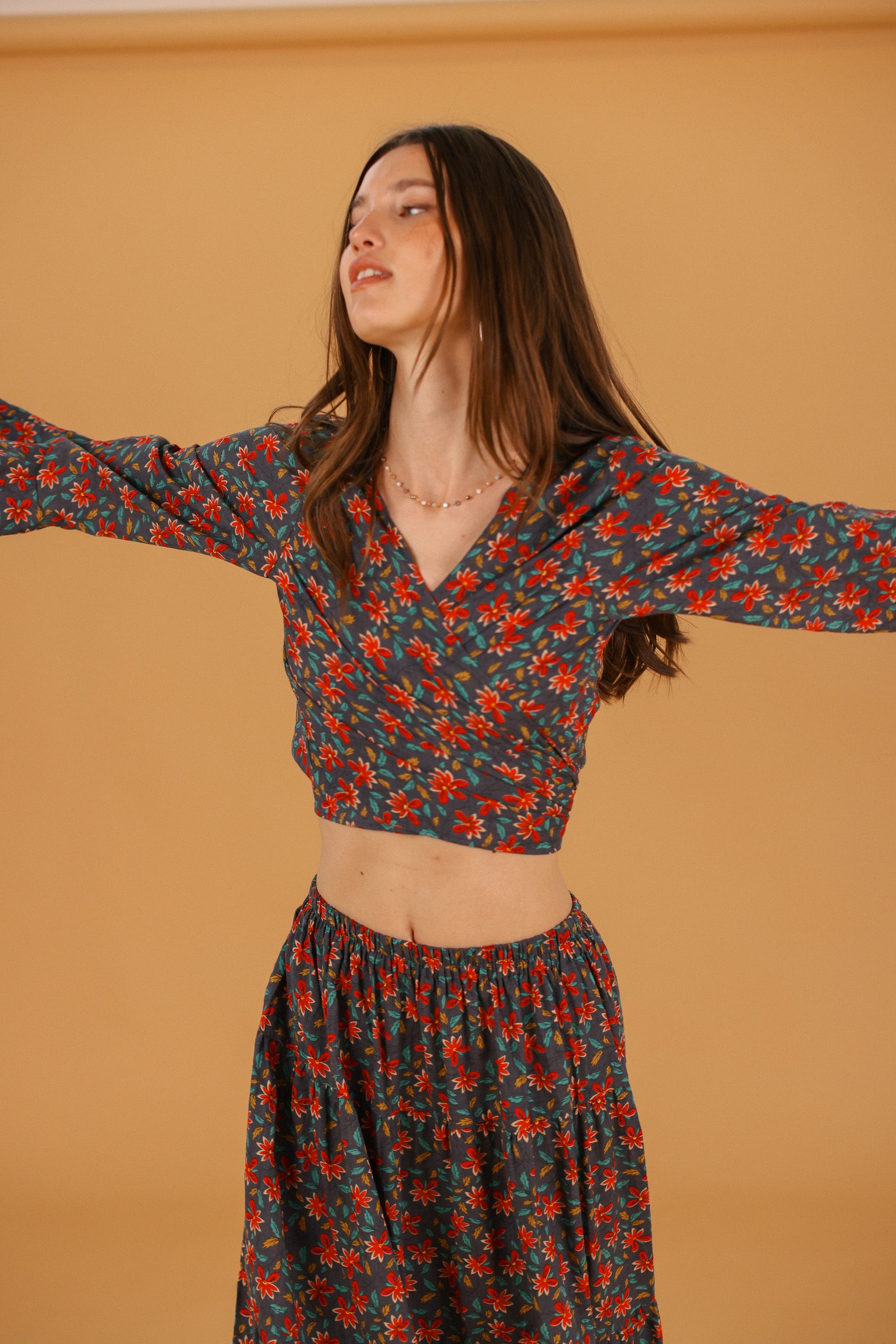 Top Ione Folk Floral