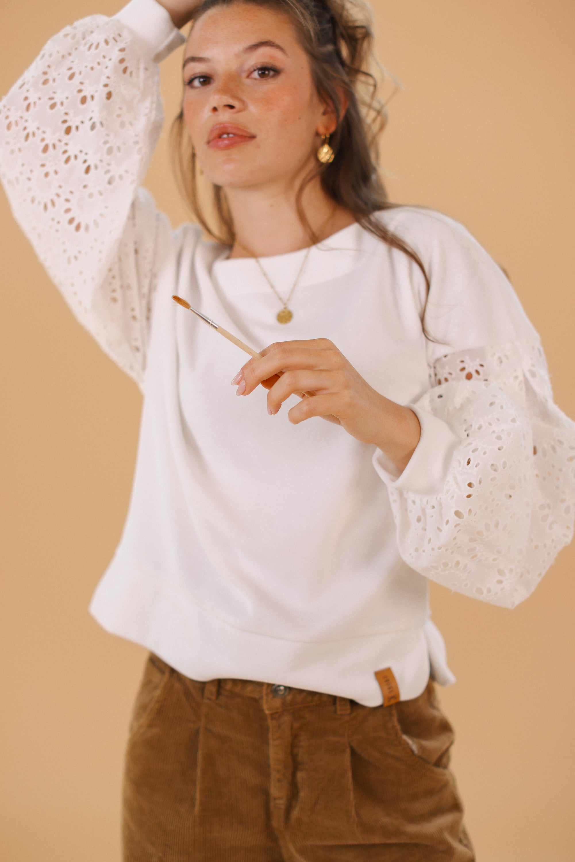 Sweater Caelia White Embroidered