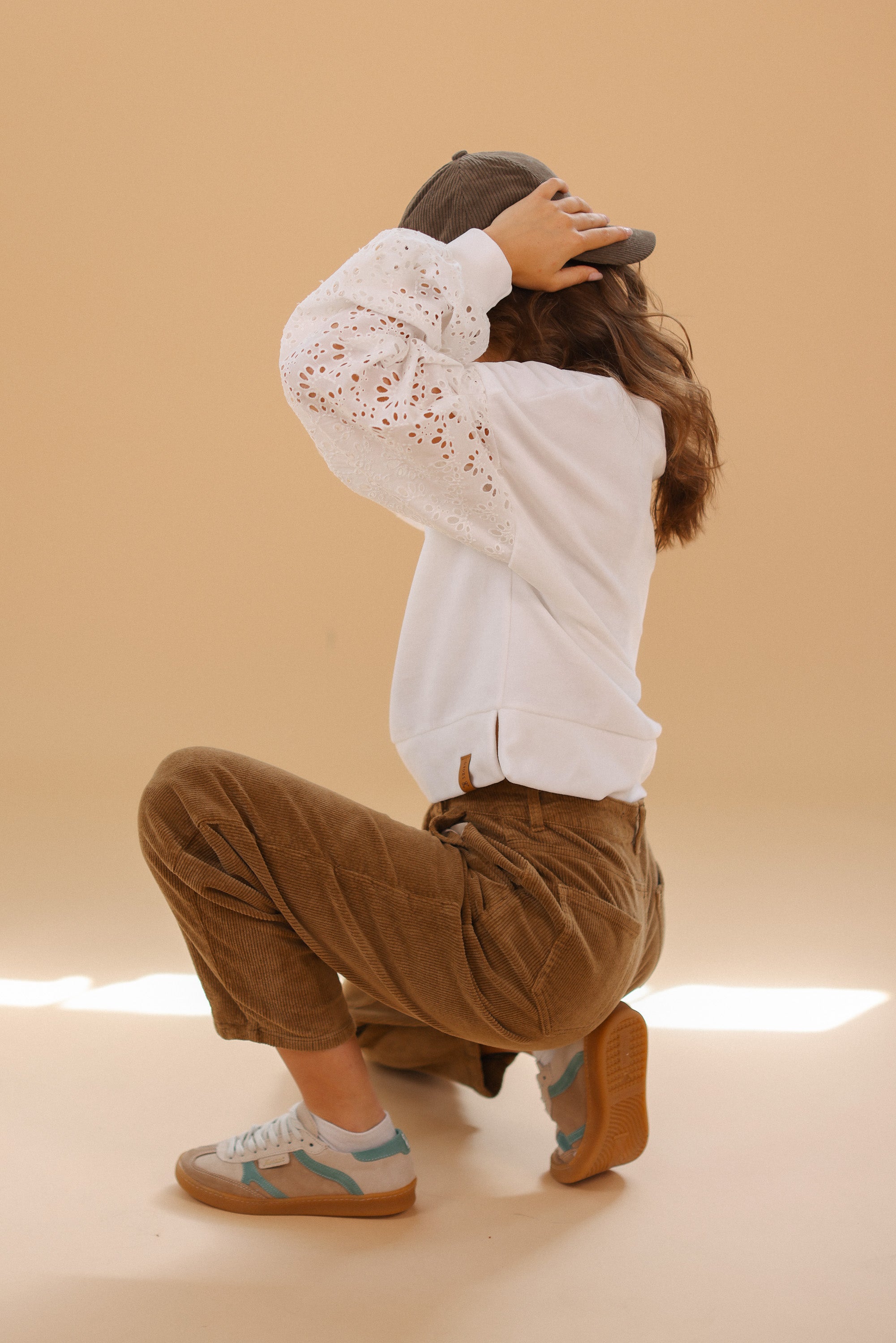 Sweater Caelia White Embroidered