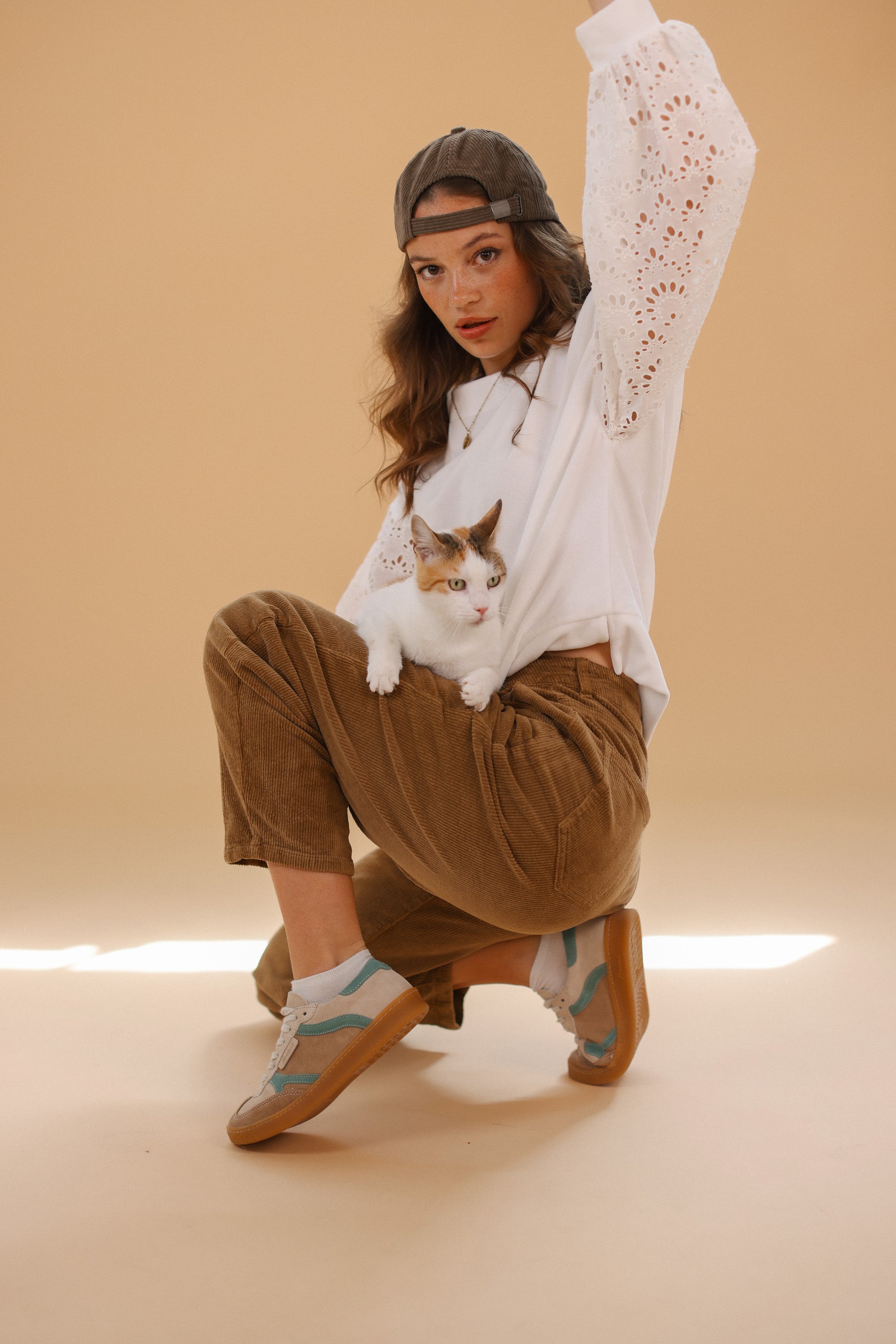 Sweater Caelia White Embroidered