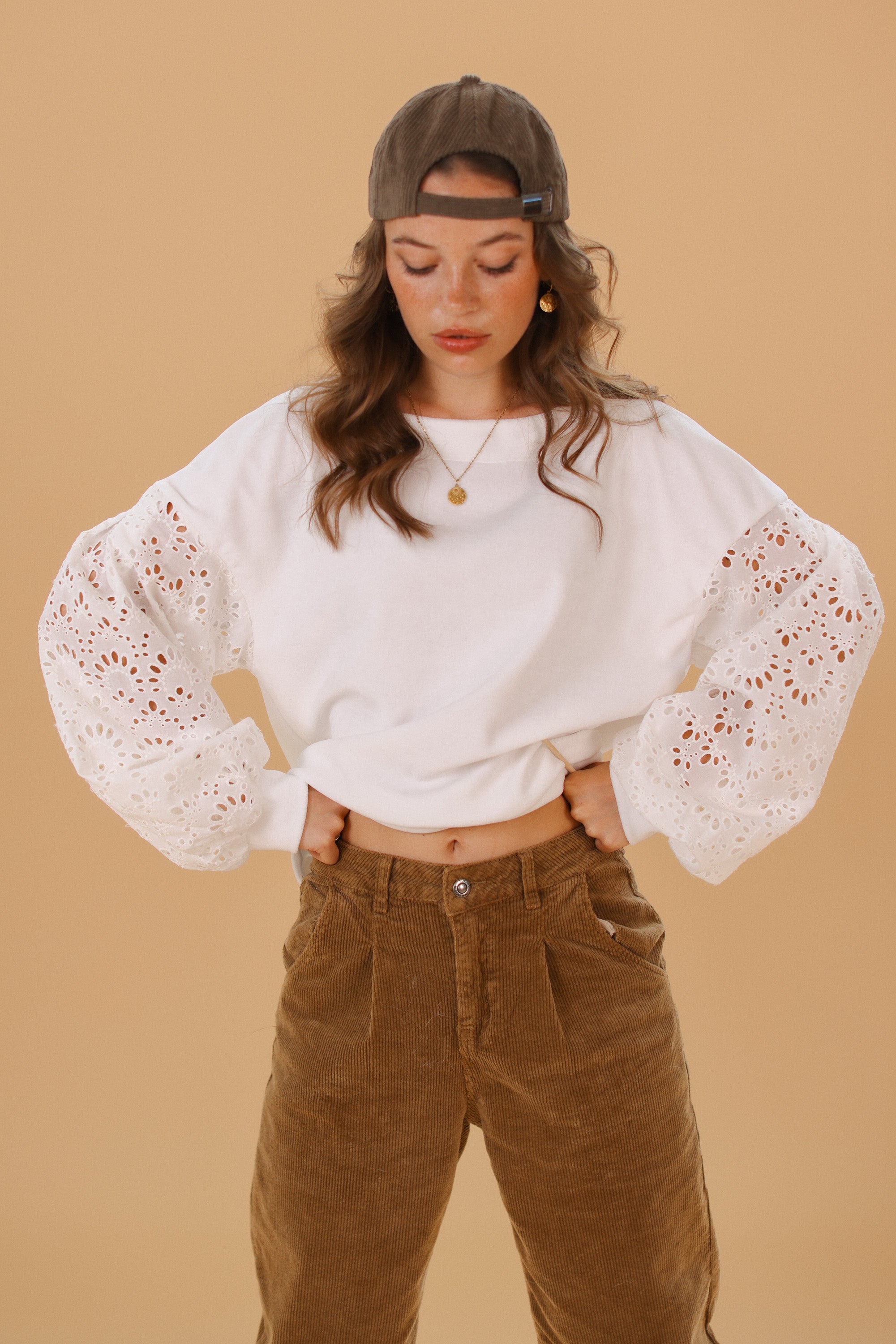 Sweater Caelia White Embroidered