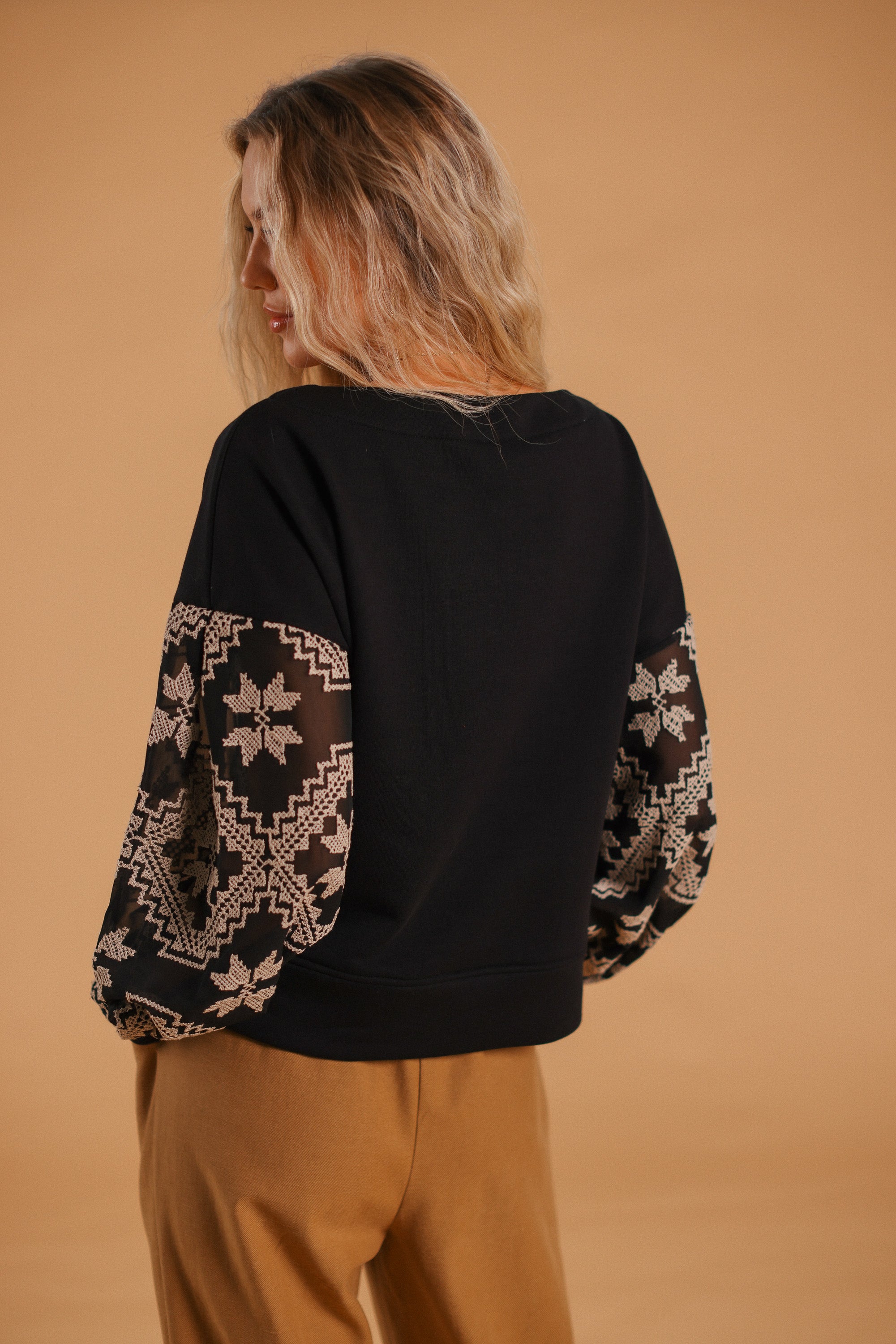 Sweater Caelia Black Geometric Lace