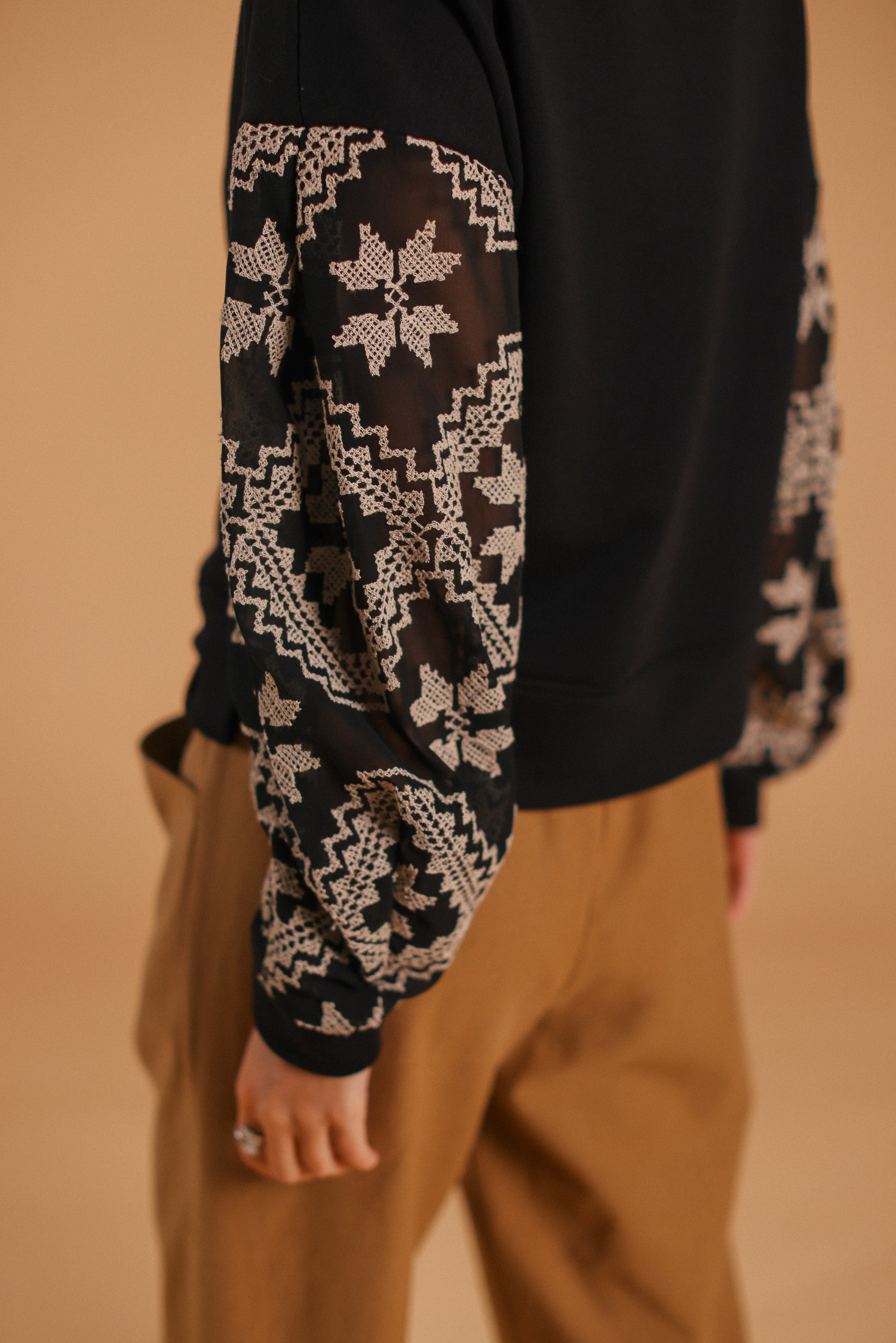 Sweater Caelia Black Geometric Lace