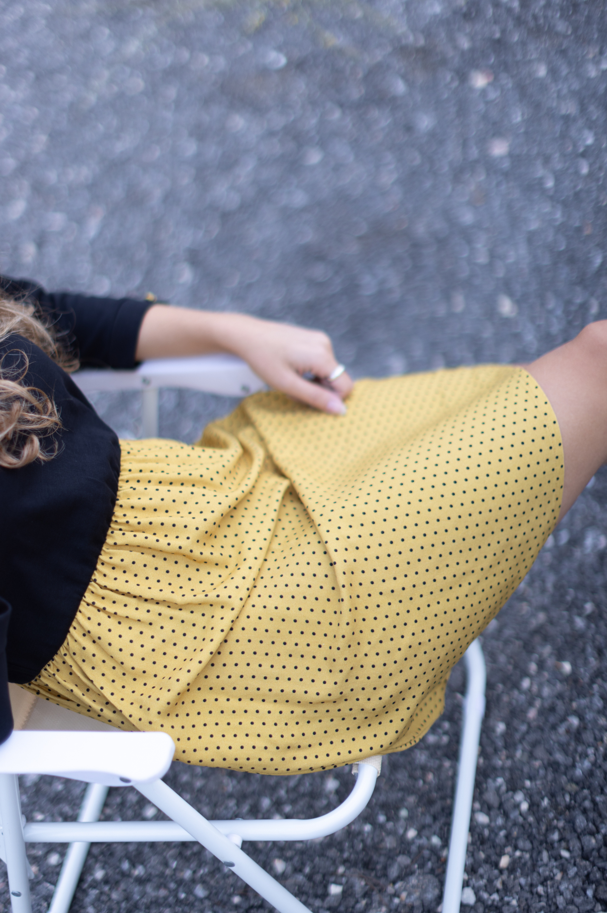 Kleid Luiza Schwarz, Senfgelb gepunktet