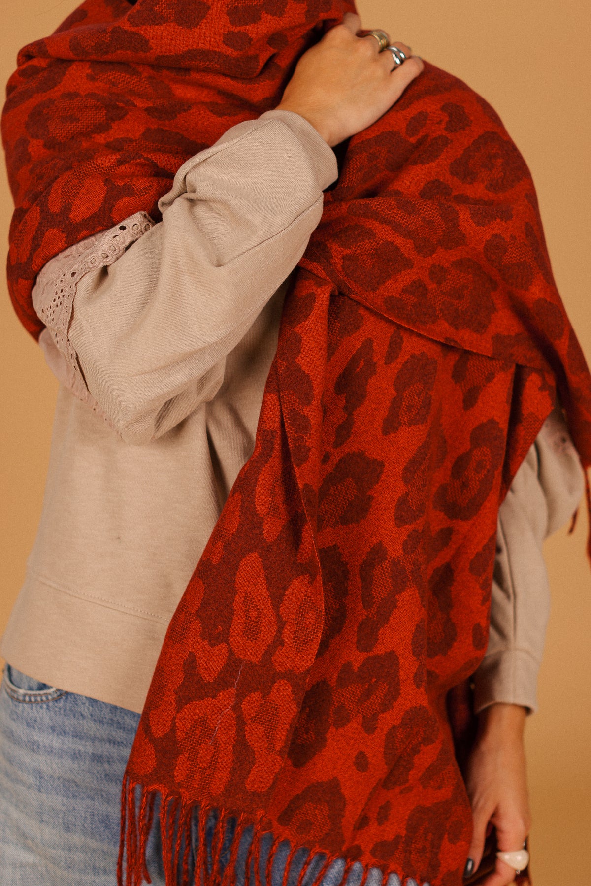 Scarf Yuna Red Leo