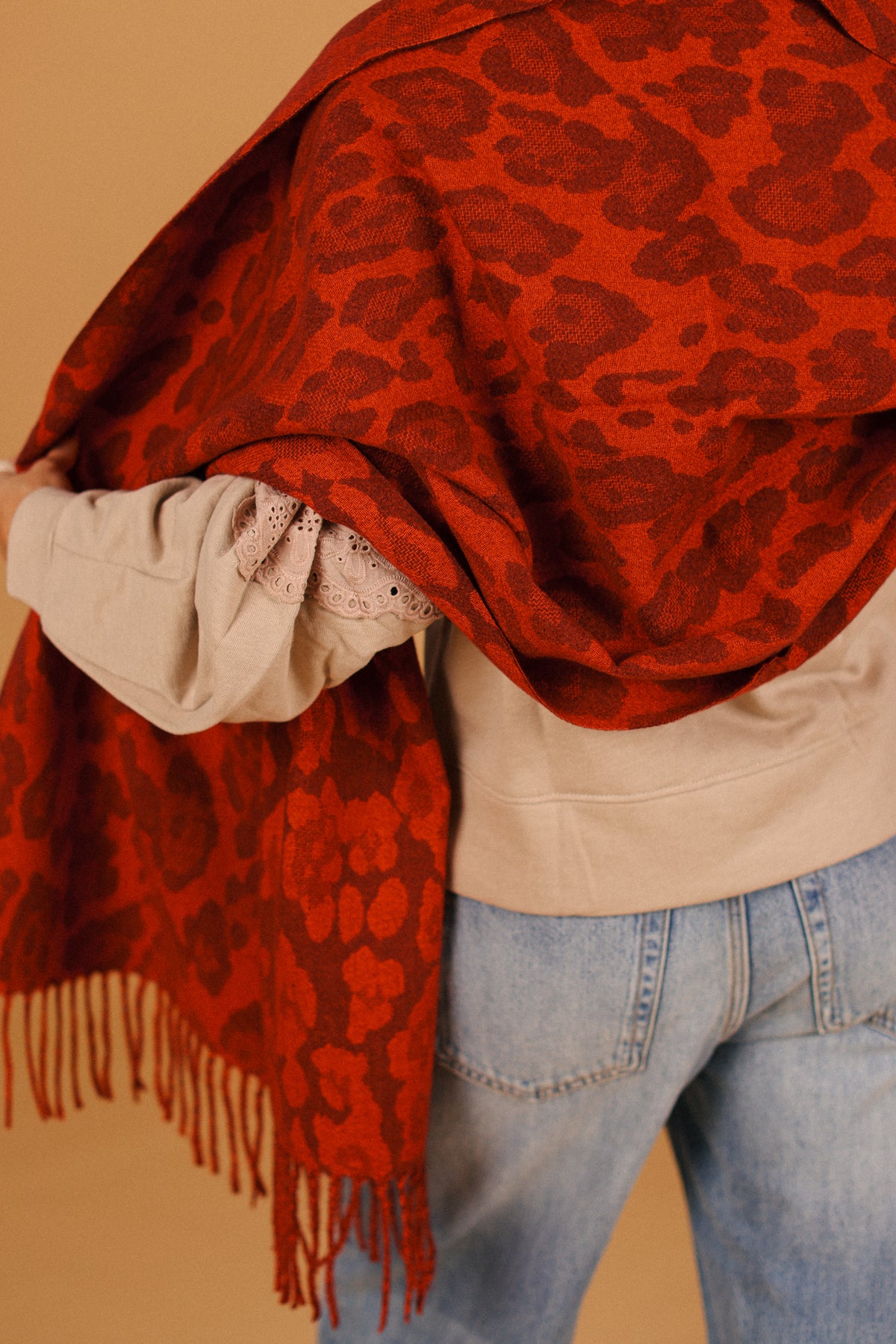 Scarf Yuna Red Leo