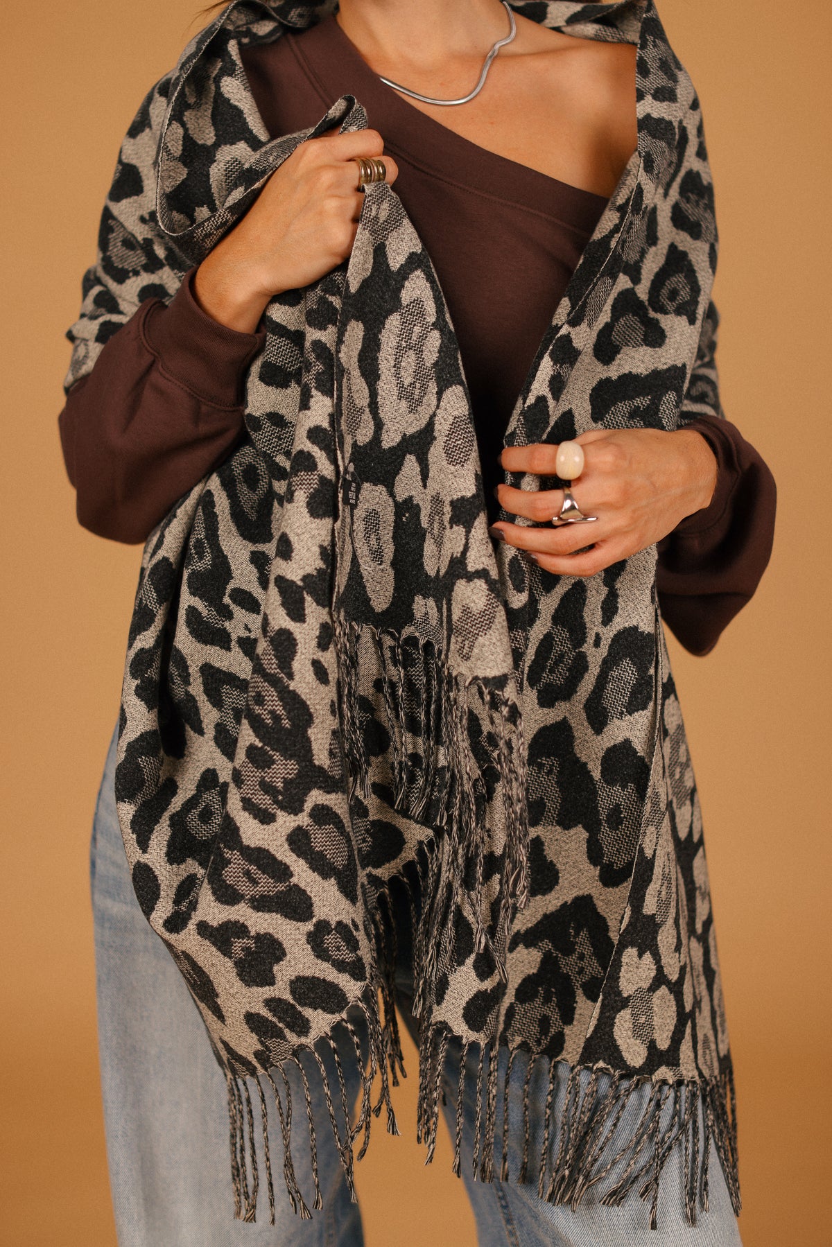 Scarf Yuna Black Leo