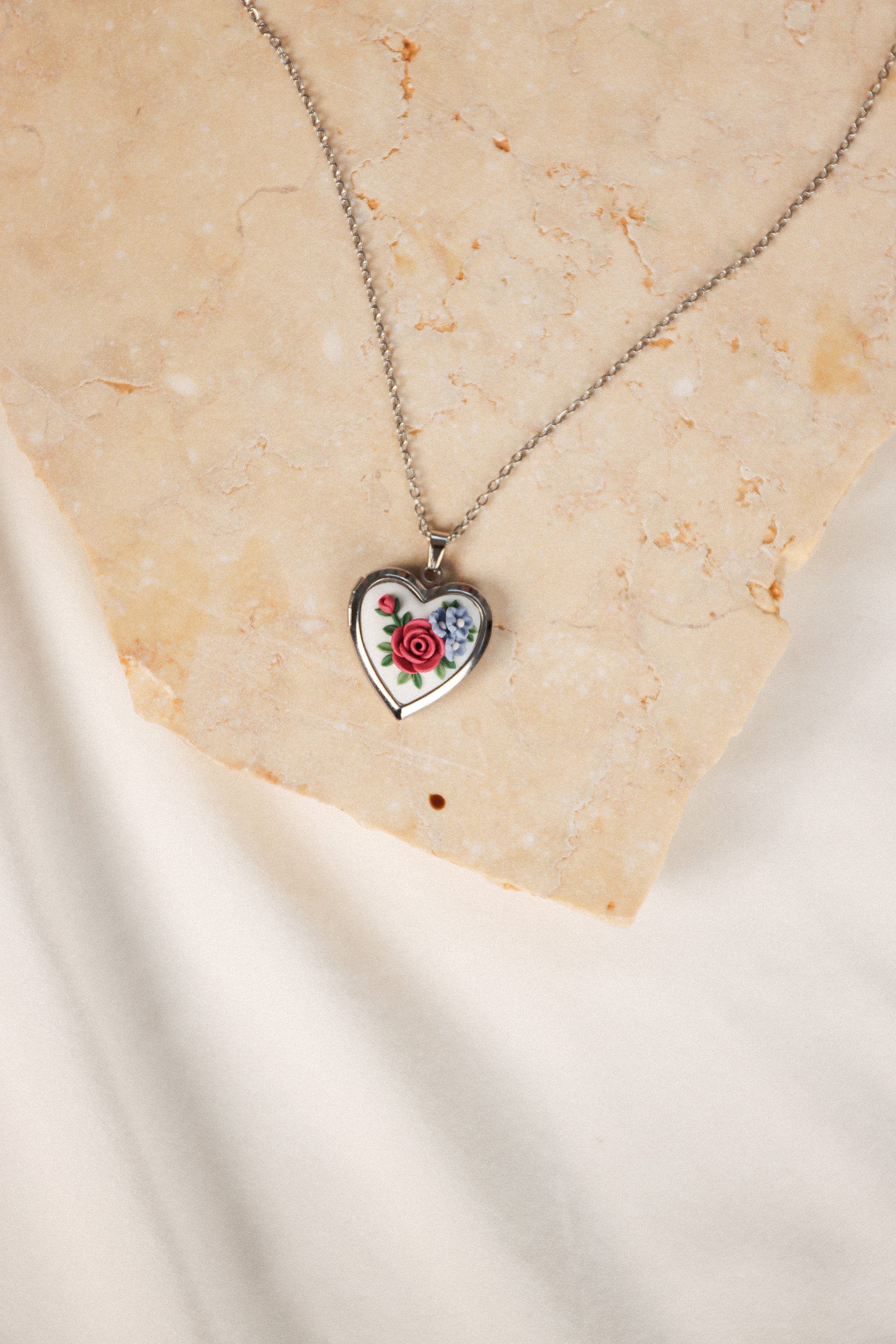 Necklace Hearts Entwined Photo Locket