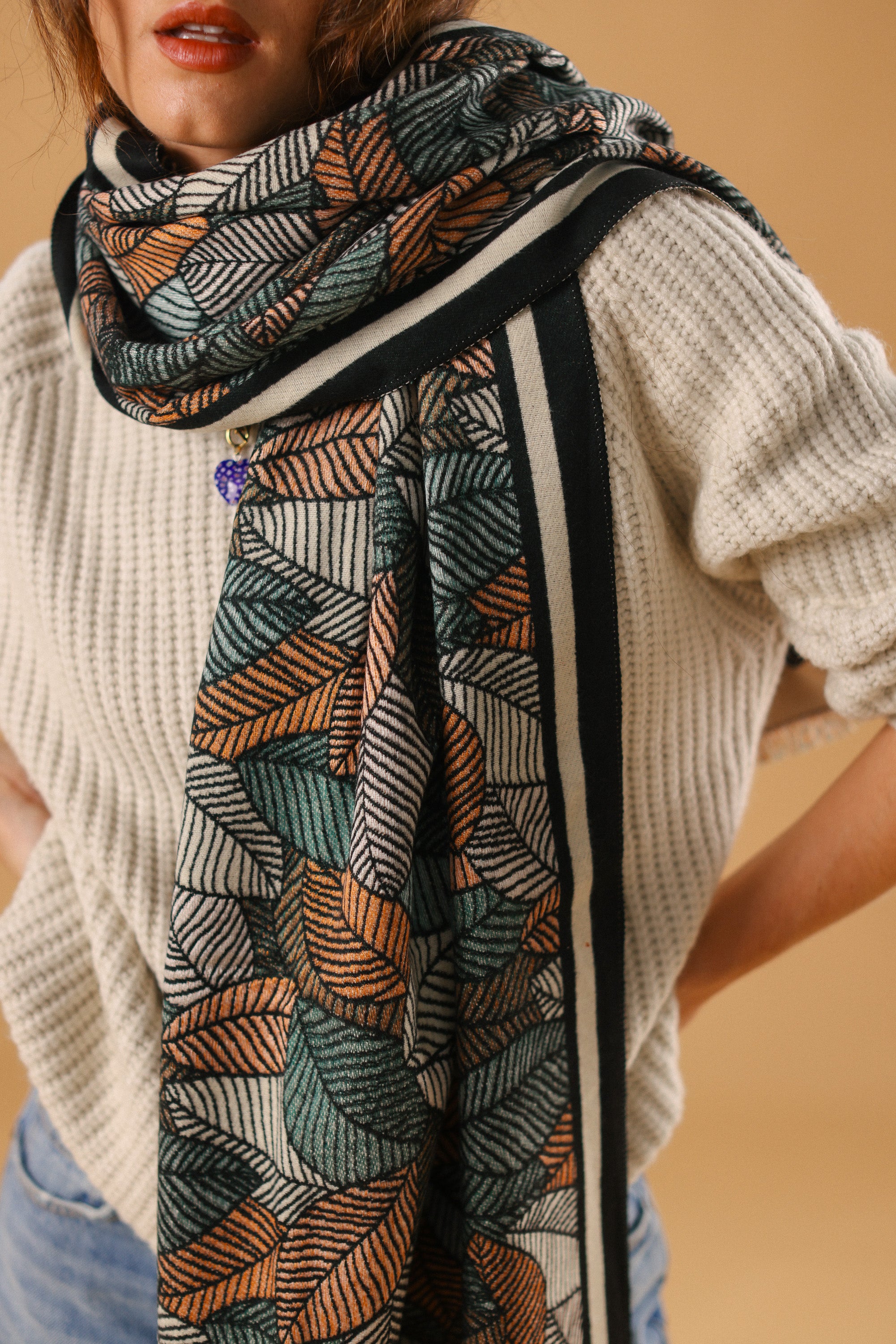 Scarf Autumn Leaves Black