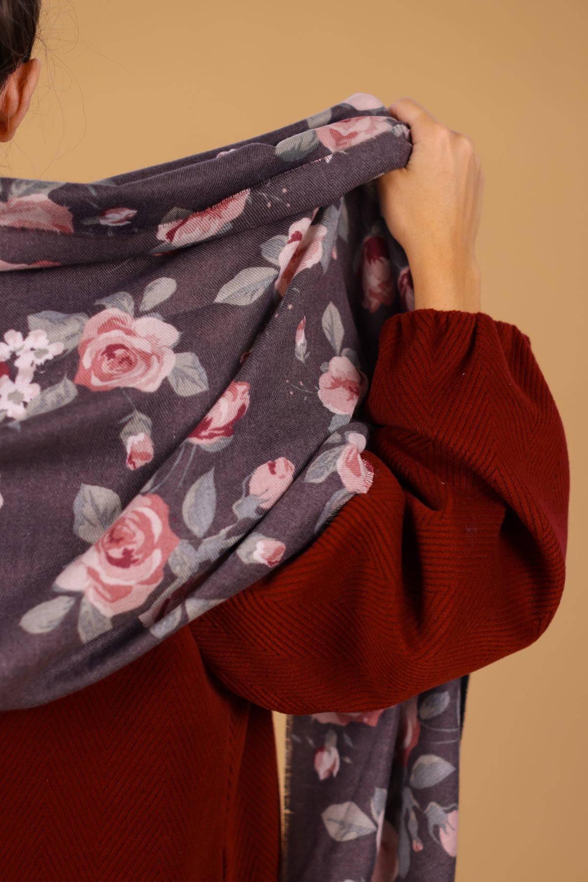 Scarf Lucy Grey Flowers