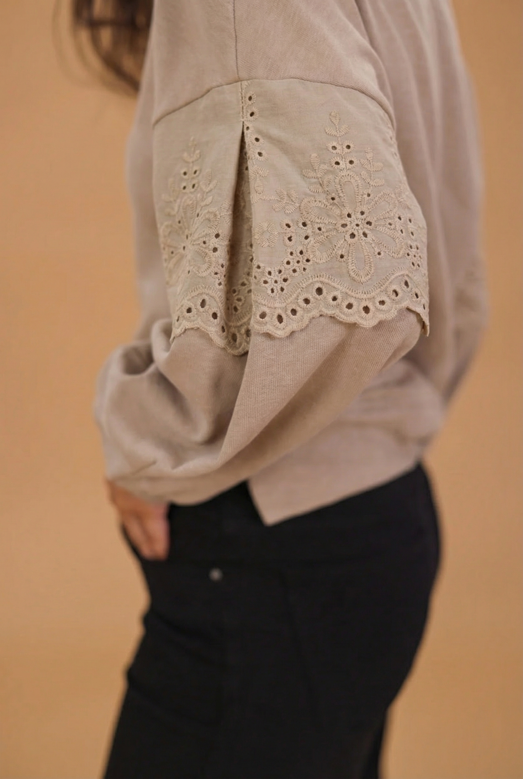 Sweater Caelia Beige Embroidered