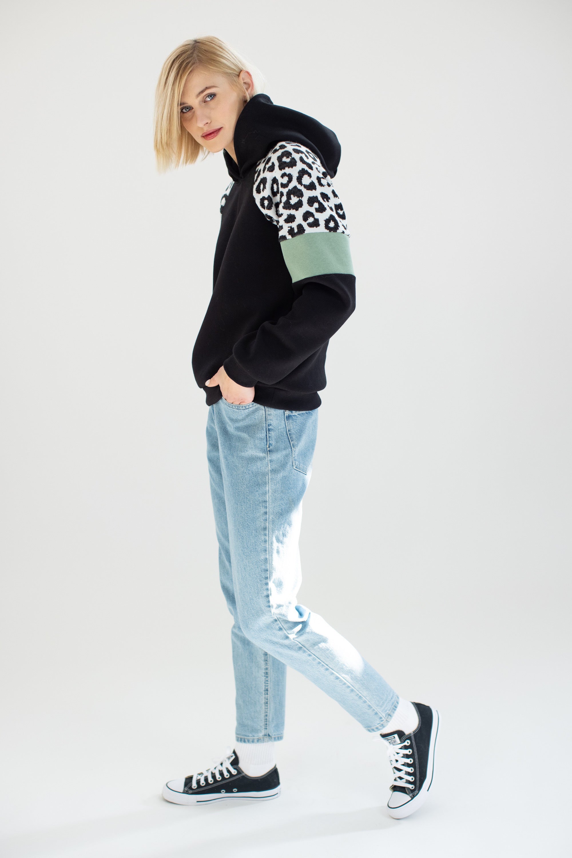 Hoodie Vera leo black