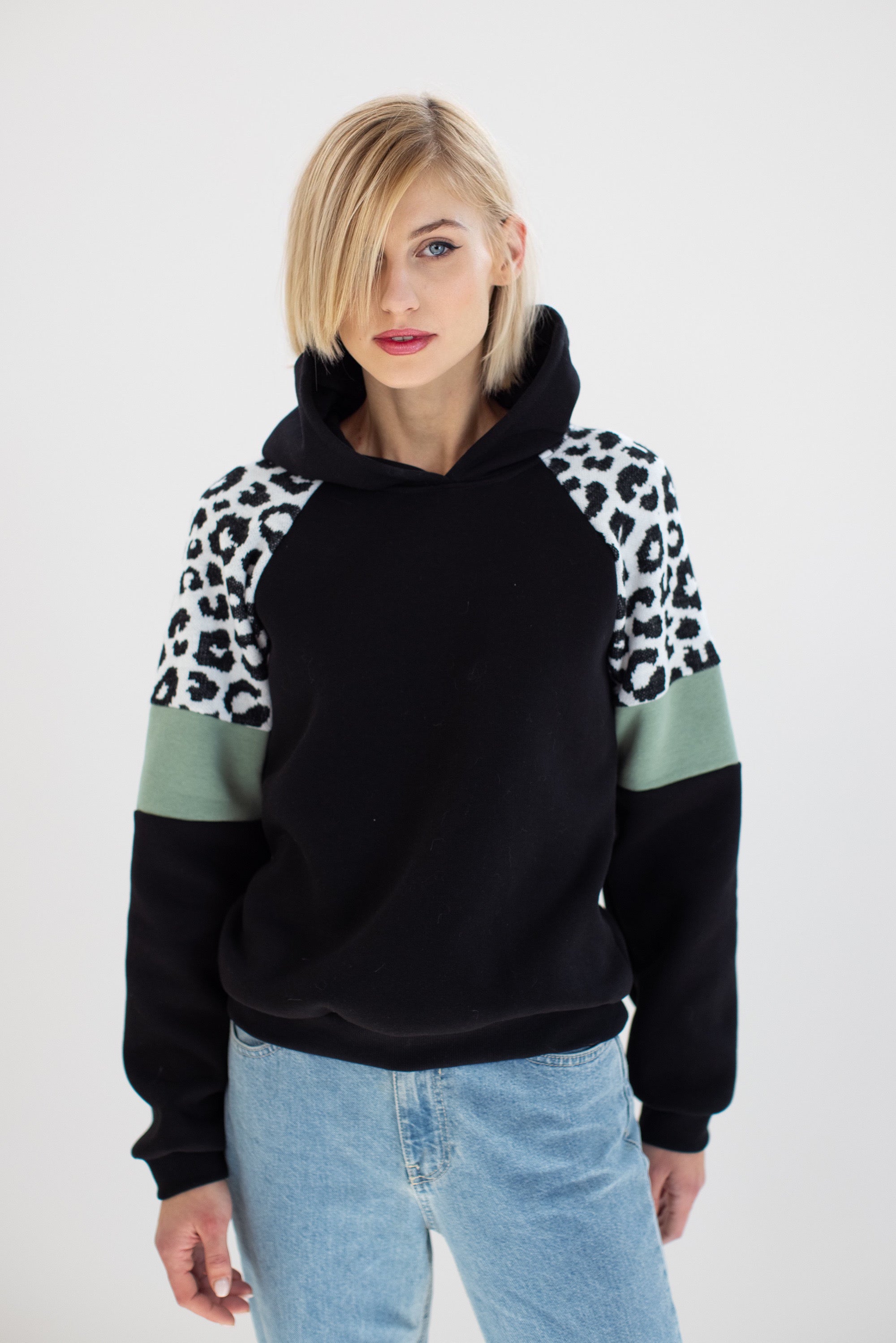 Hoodie Vera leo black