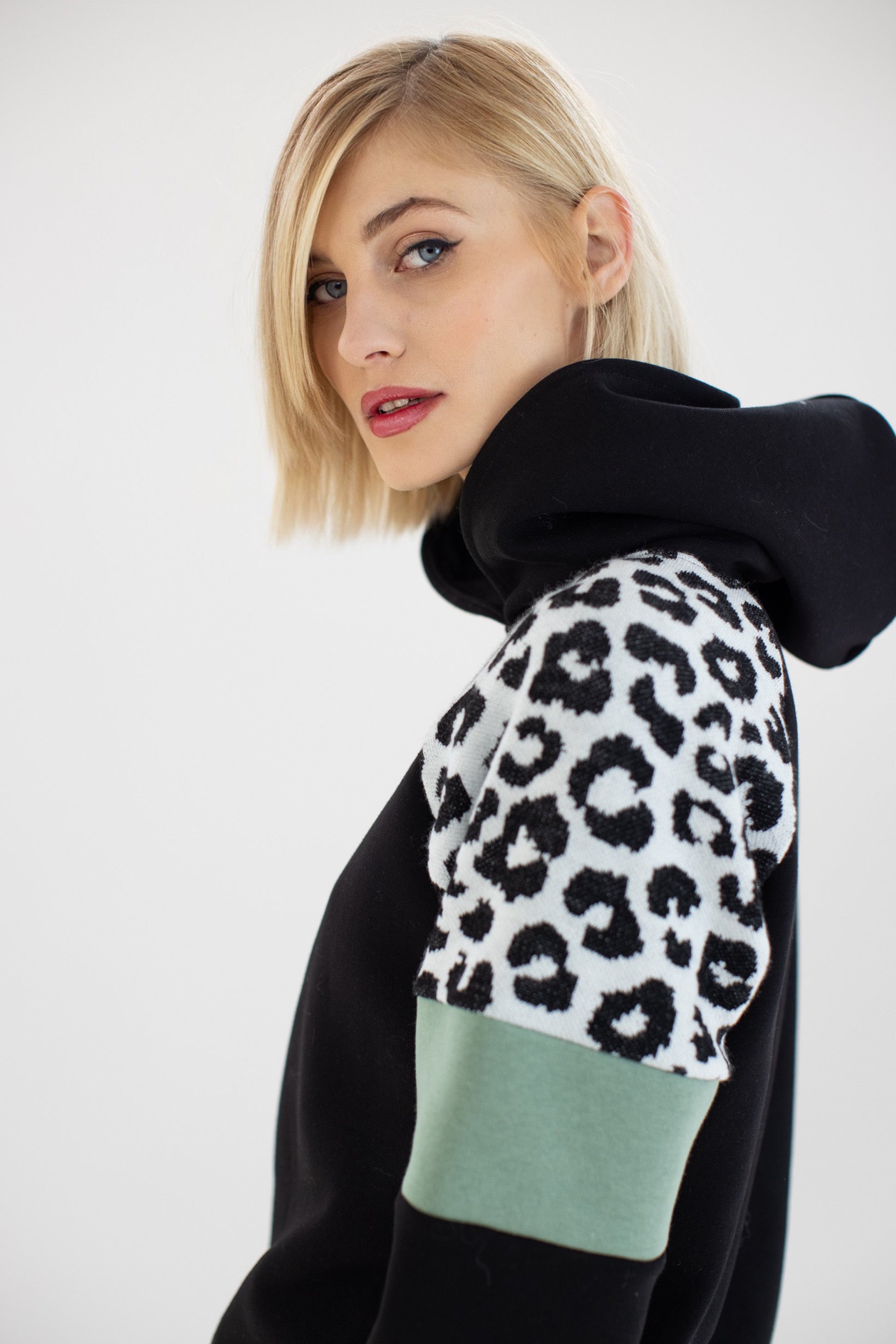 Hoodie Vera leo black