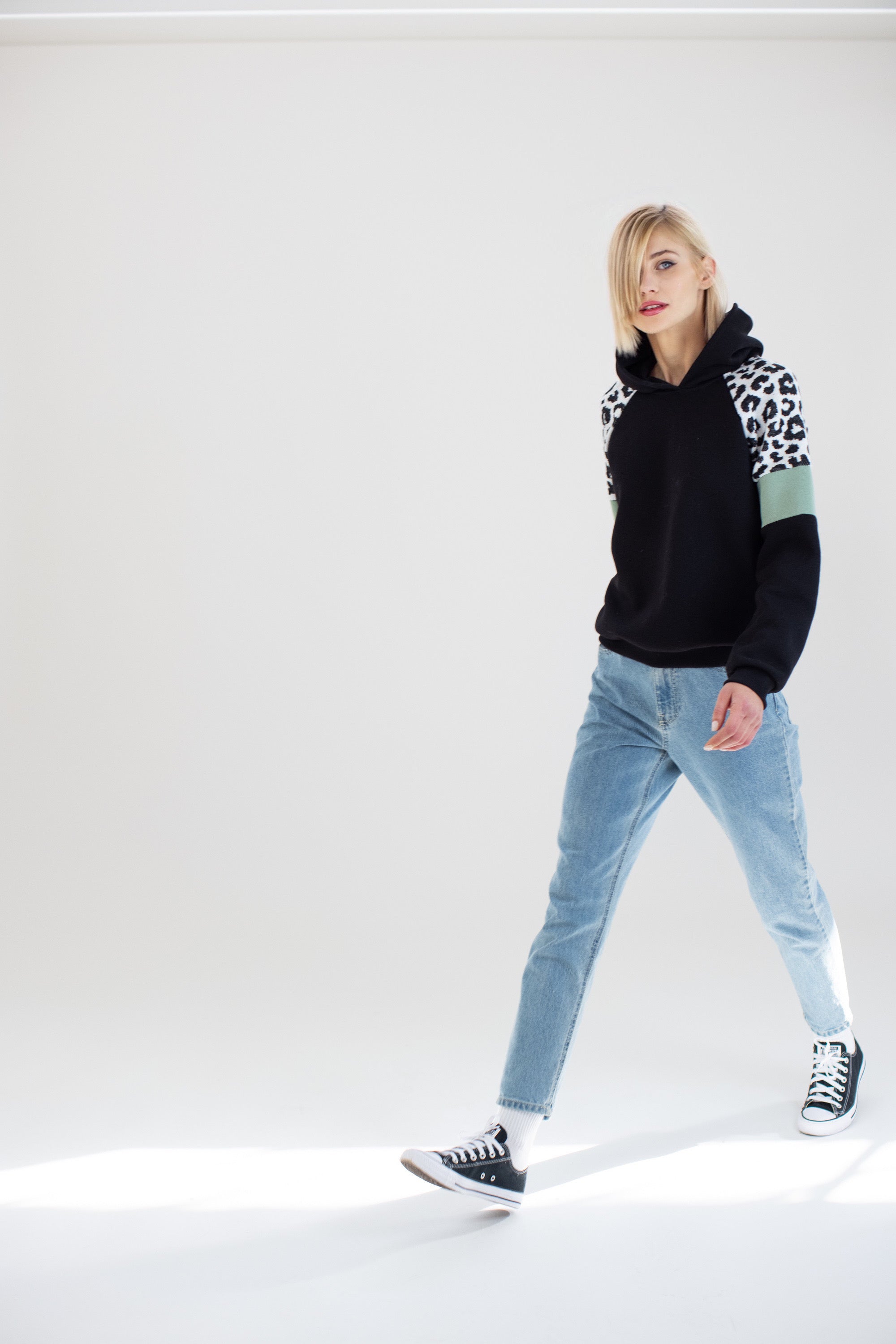 Hoodie Vera leo black