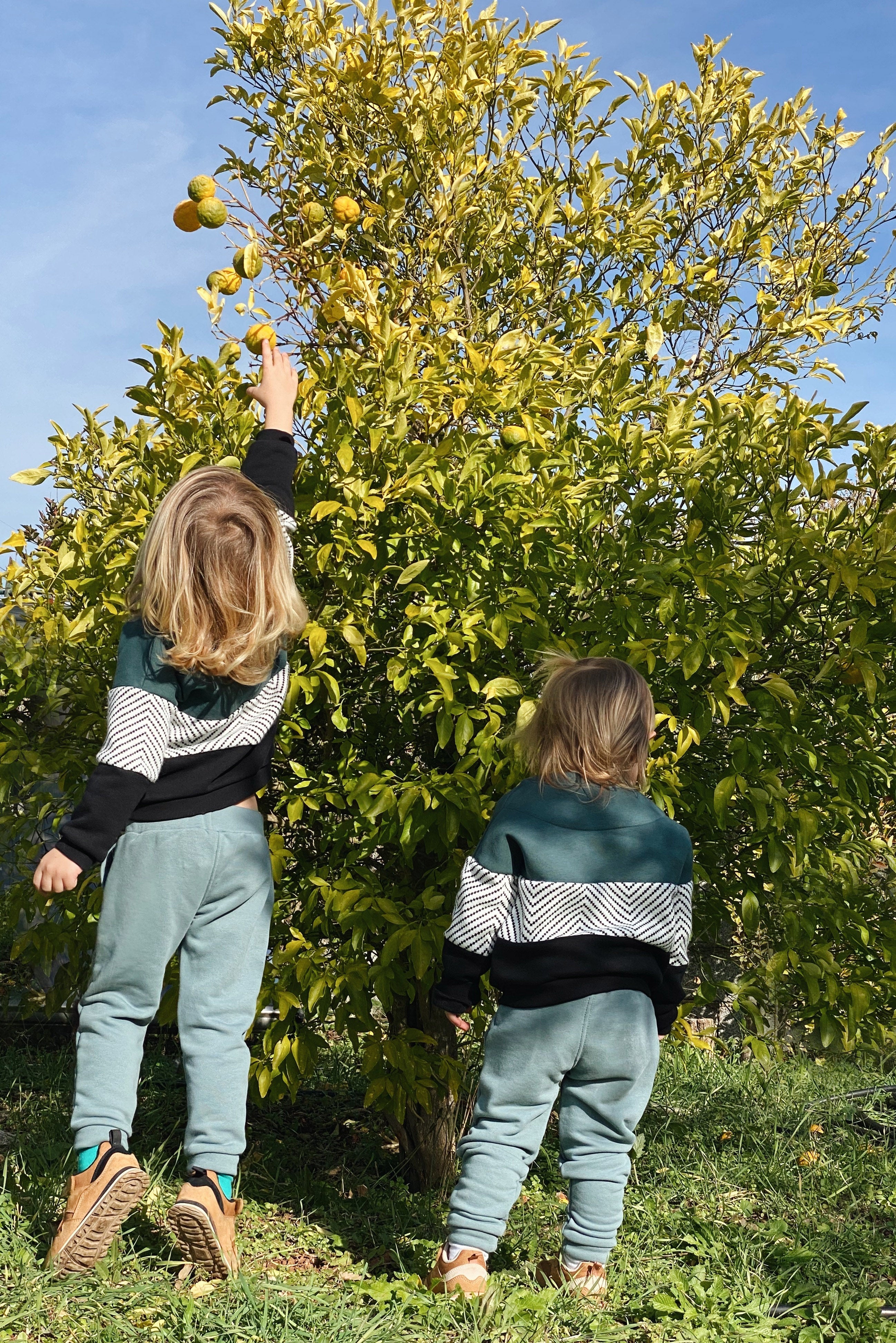 Kids Sweater Mia in green, white herringbone & black