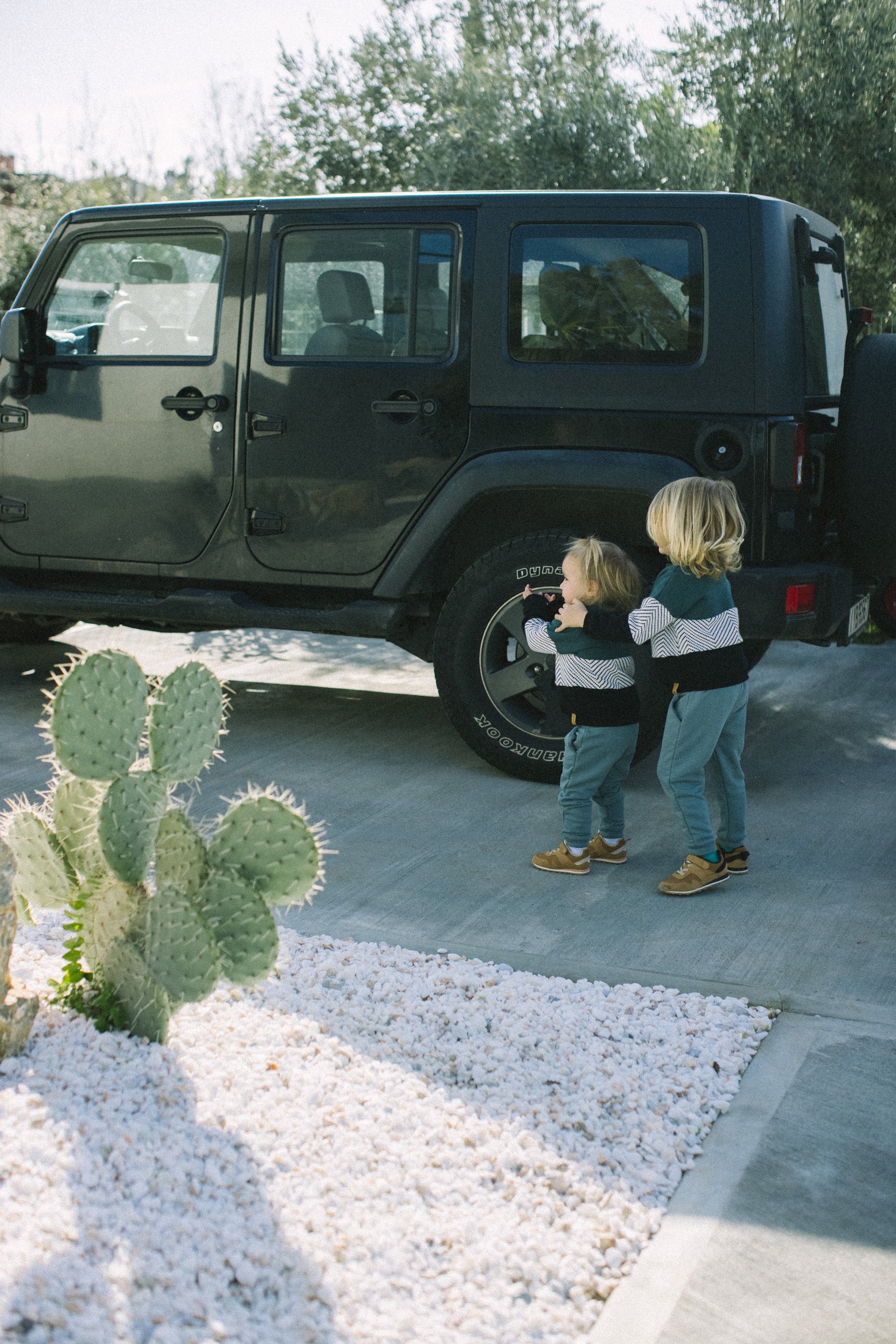 Kids Sweater Mia in green, white herringbone & black