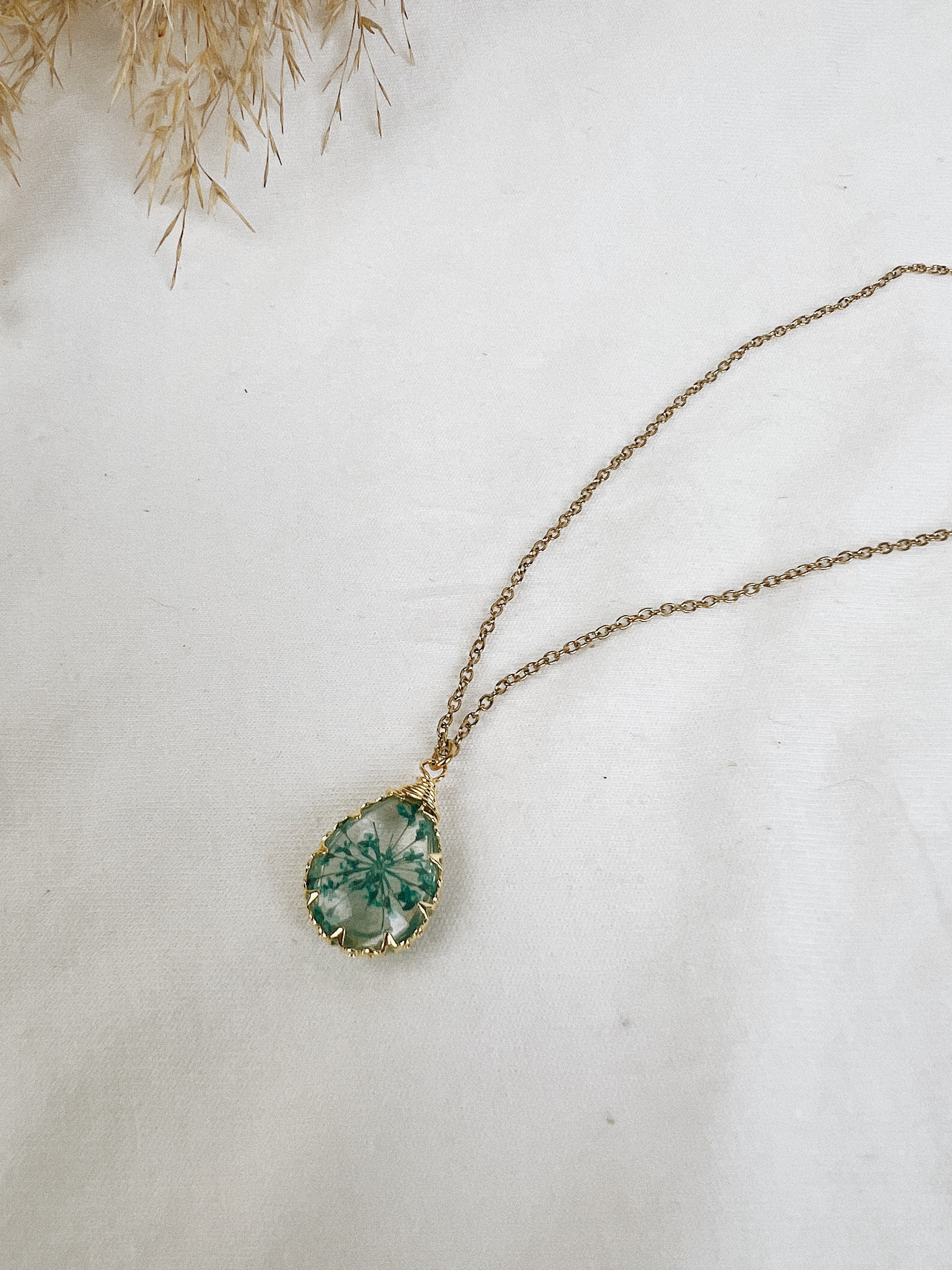 Necklace Green Roses Gold