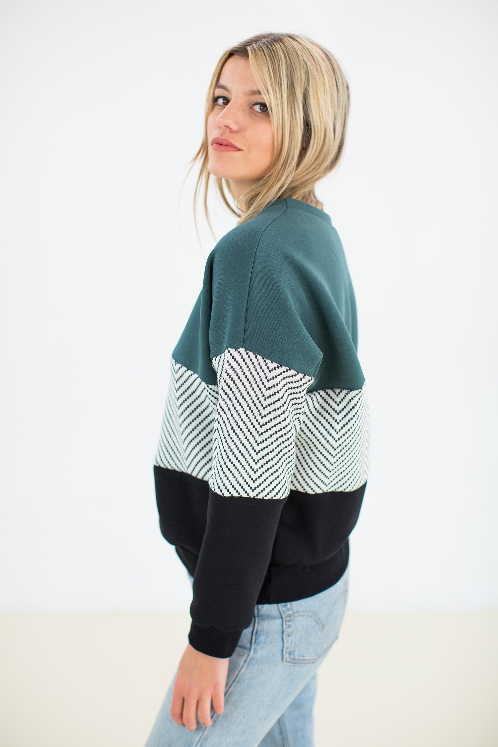 Sweater Mia in green, white herringbone & black