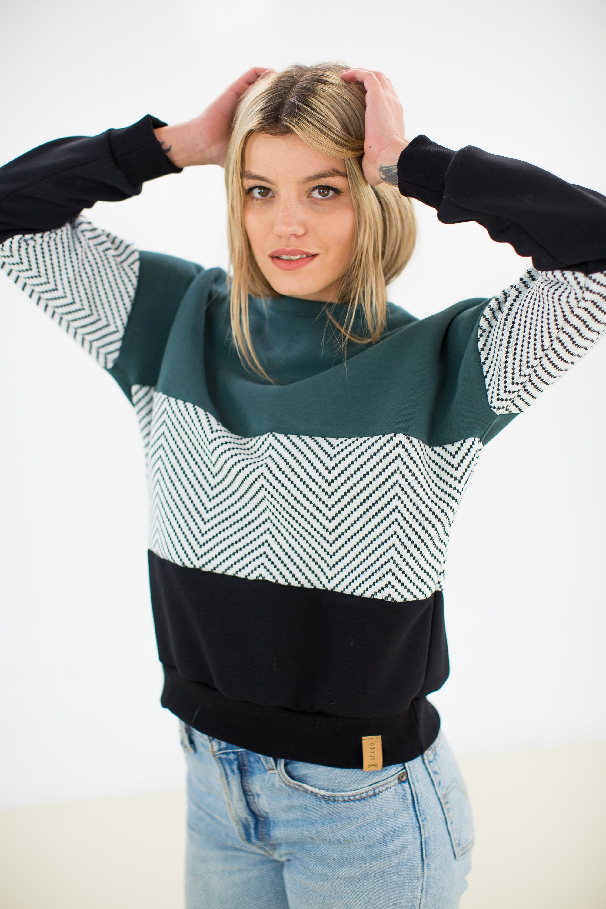 Sweater Mia in green, white herringbone & black