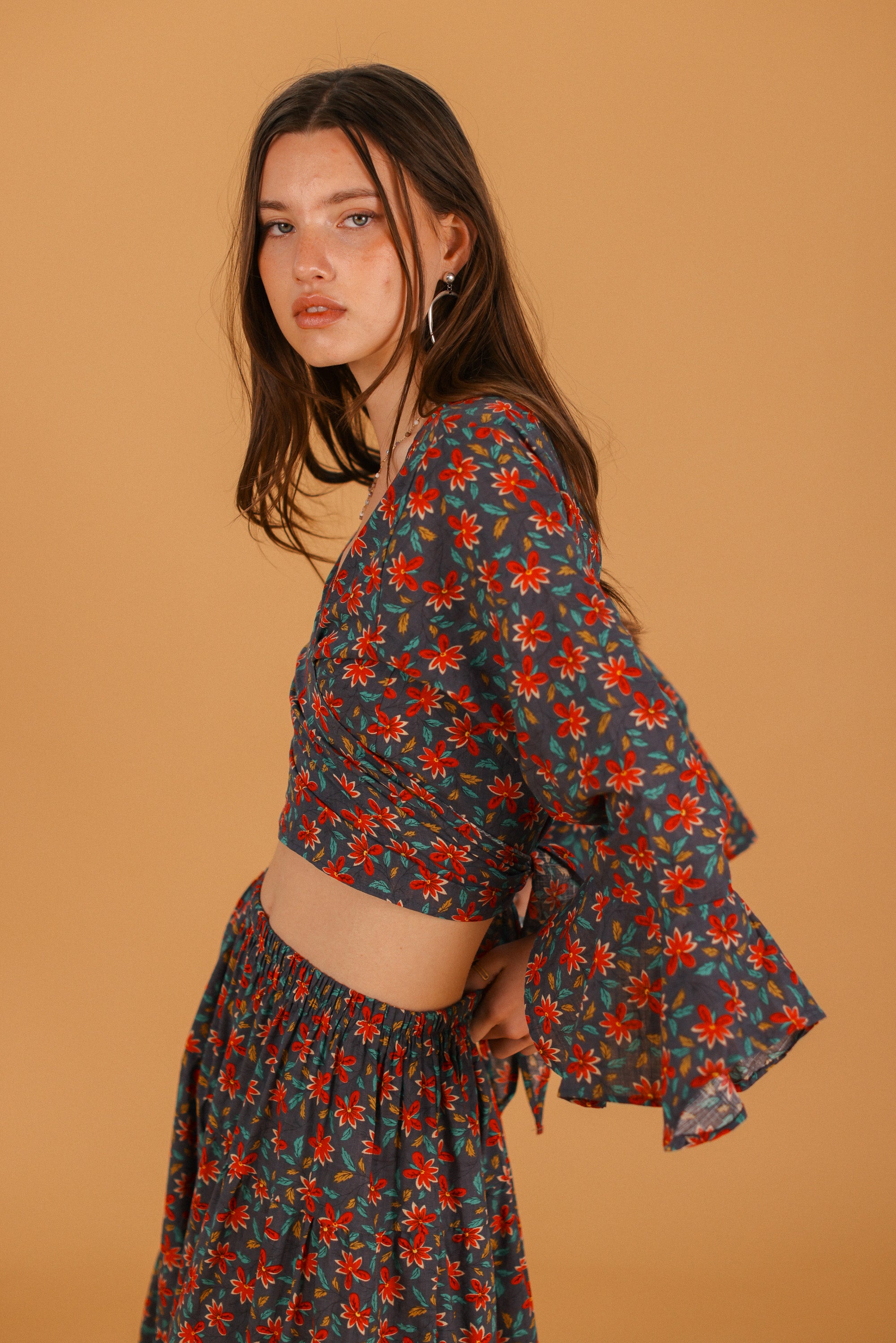 Top Ione Folk Floral