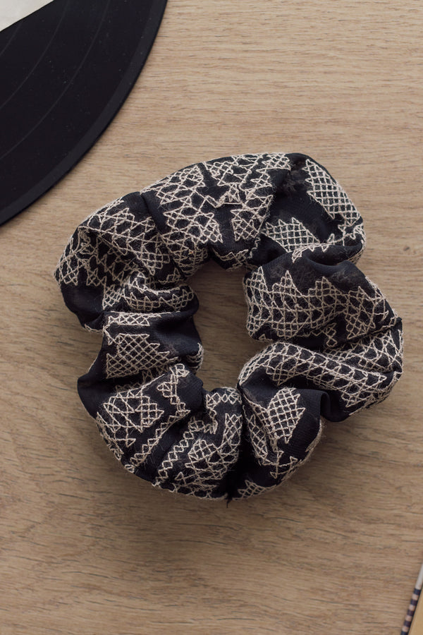 Scrunchie Black Embroidered