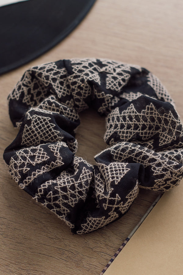 Scrunchie Black Embroidered