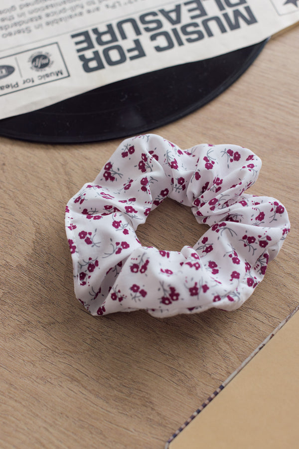 Scrunchie White Cherry Blossom