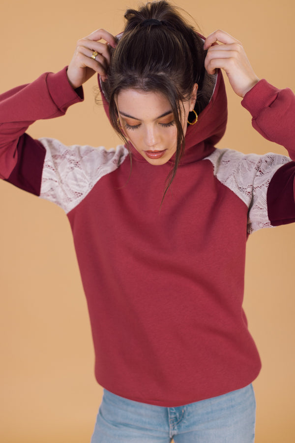 Kapuzenpullover Vera Rouge mit Schnürung