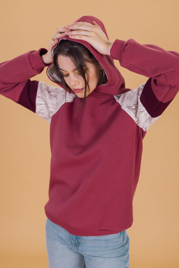 Kapuzenpullover Vera Rouge mit Schnürung