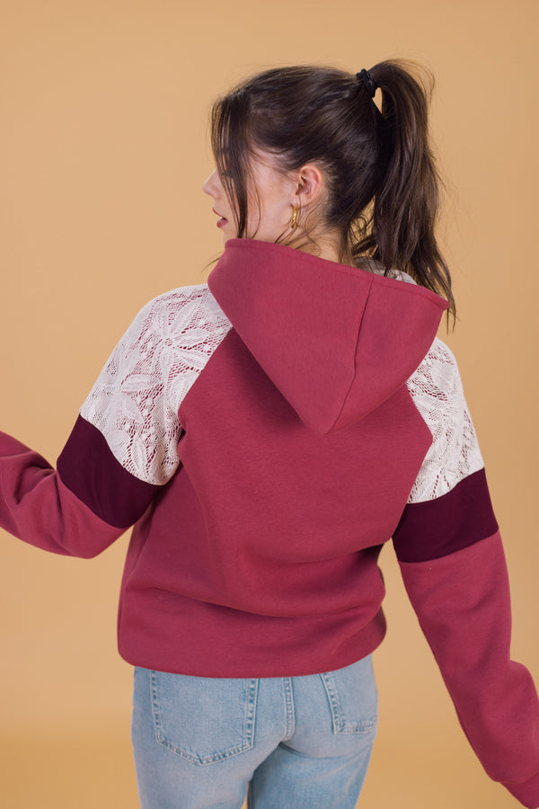 Kapuzenpullover Vera Rouge mit Schnürung