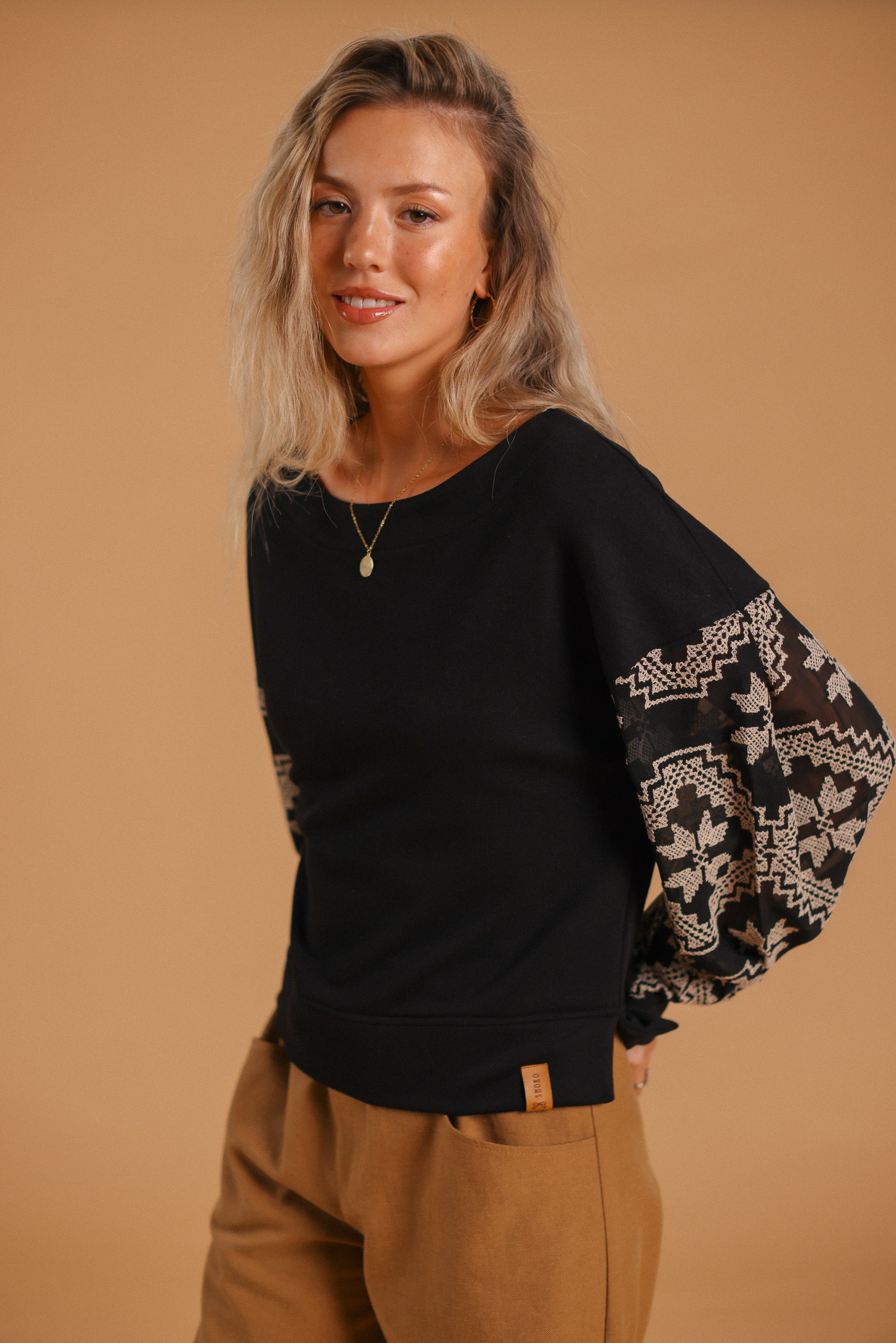 Sweater Caelia Black Geometric Lace