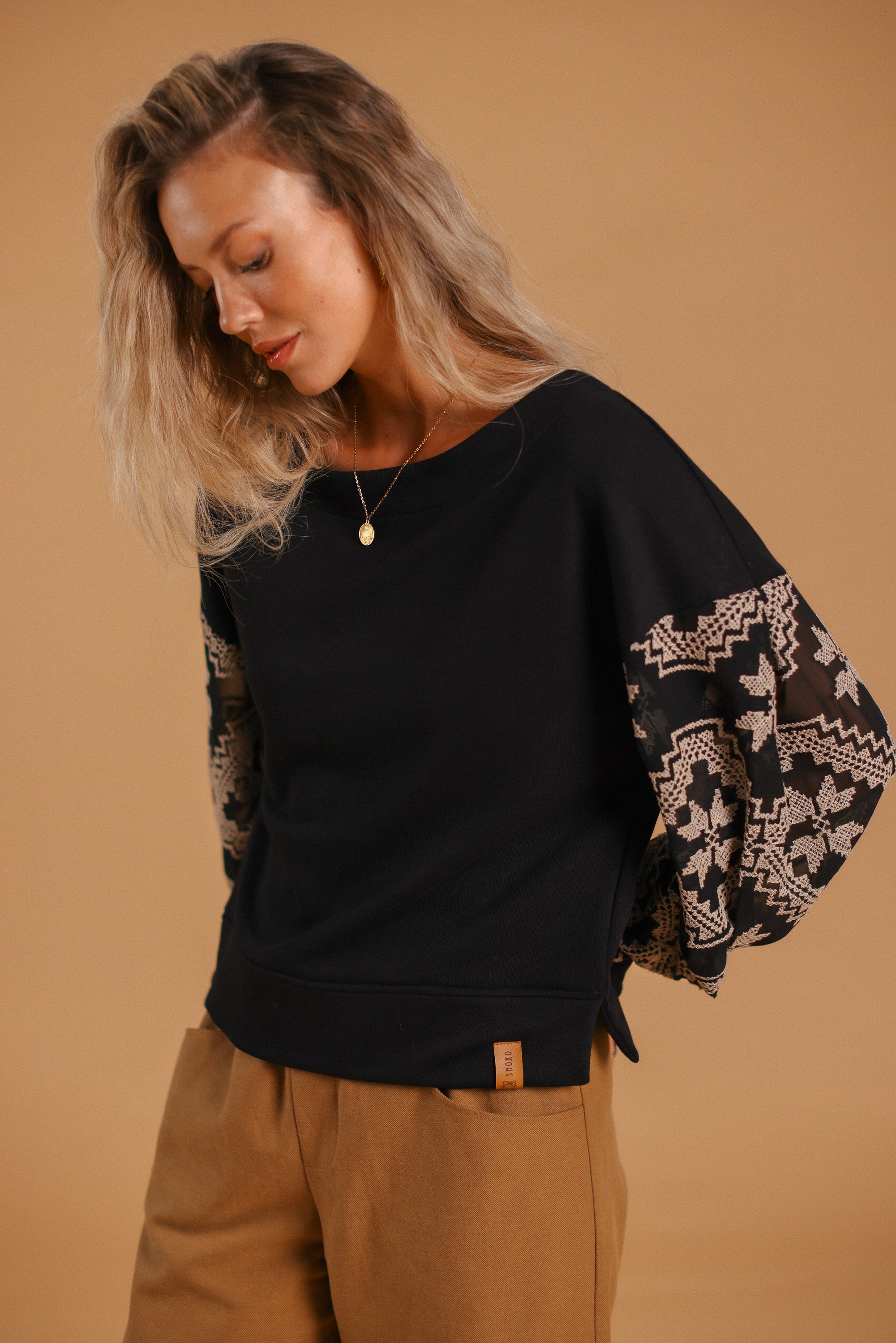 Sweater Caelia Black Geometric Lace