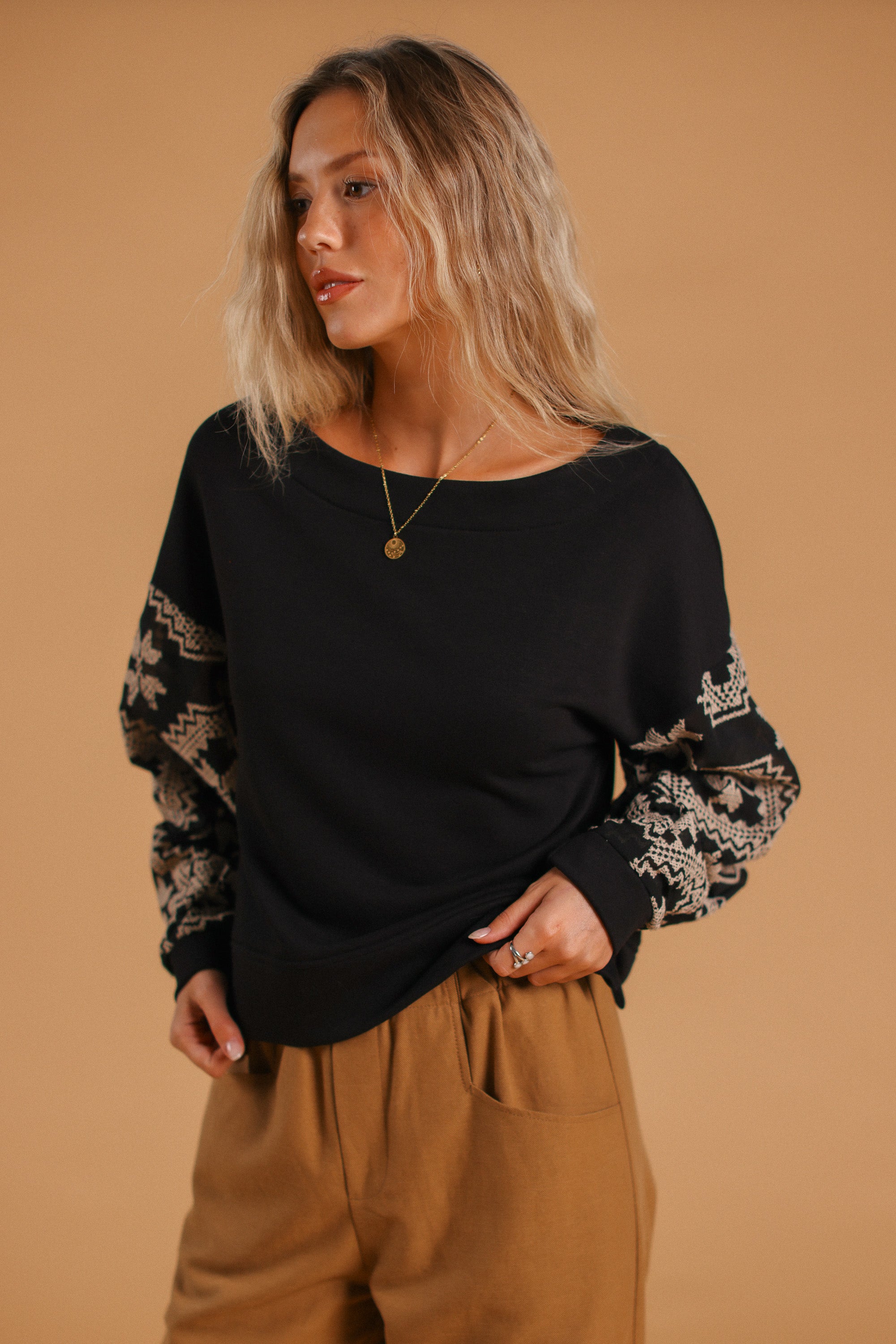 Sweater Caelia Black Geometric Lace