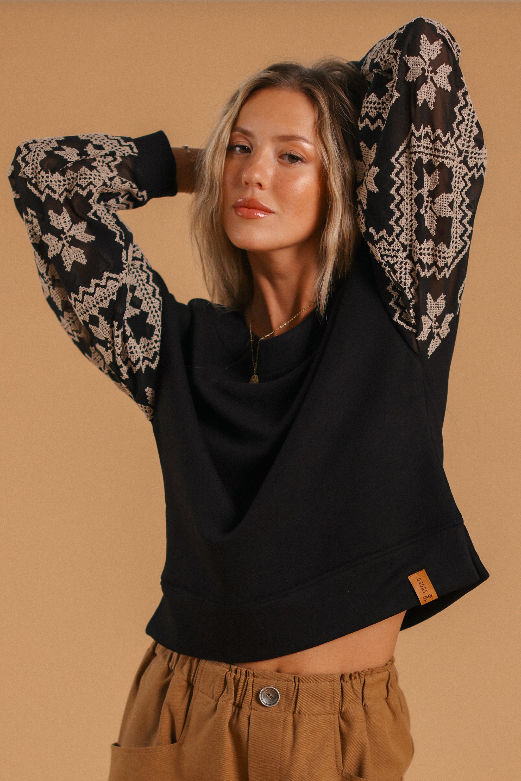 Sweater Caelia Black Geometric Lace