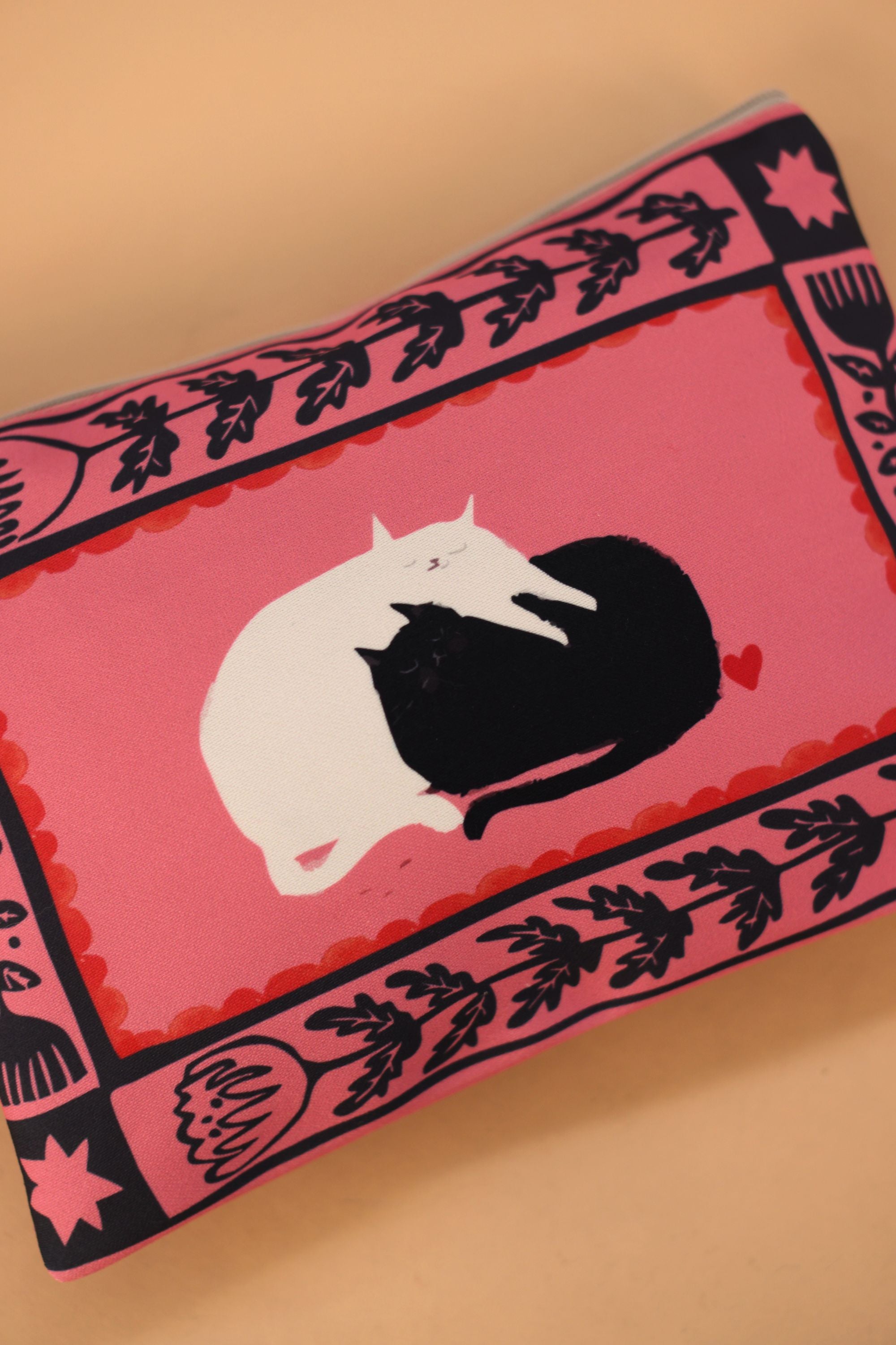 Pouch Ying Yang Cats