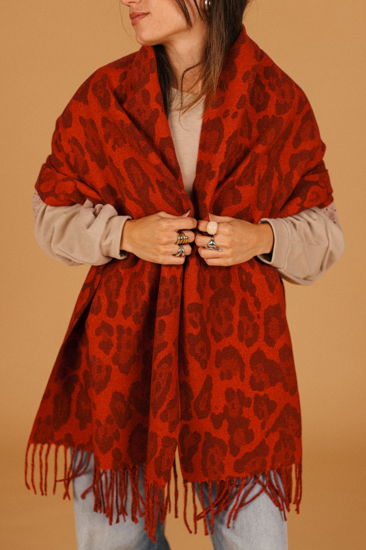 Scarf Yuna Red Leo
