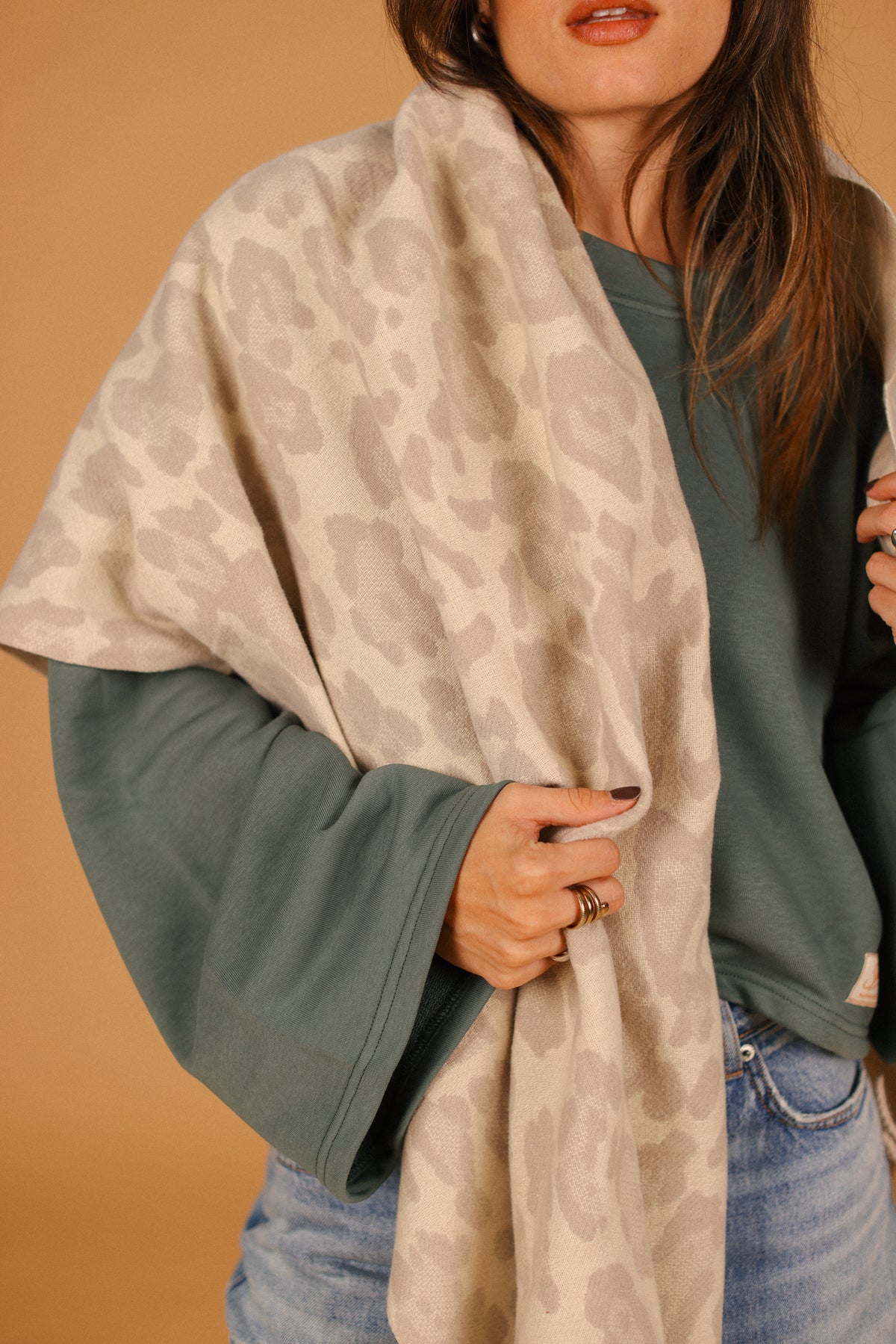 Scarf Yuna Grey Leo