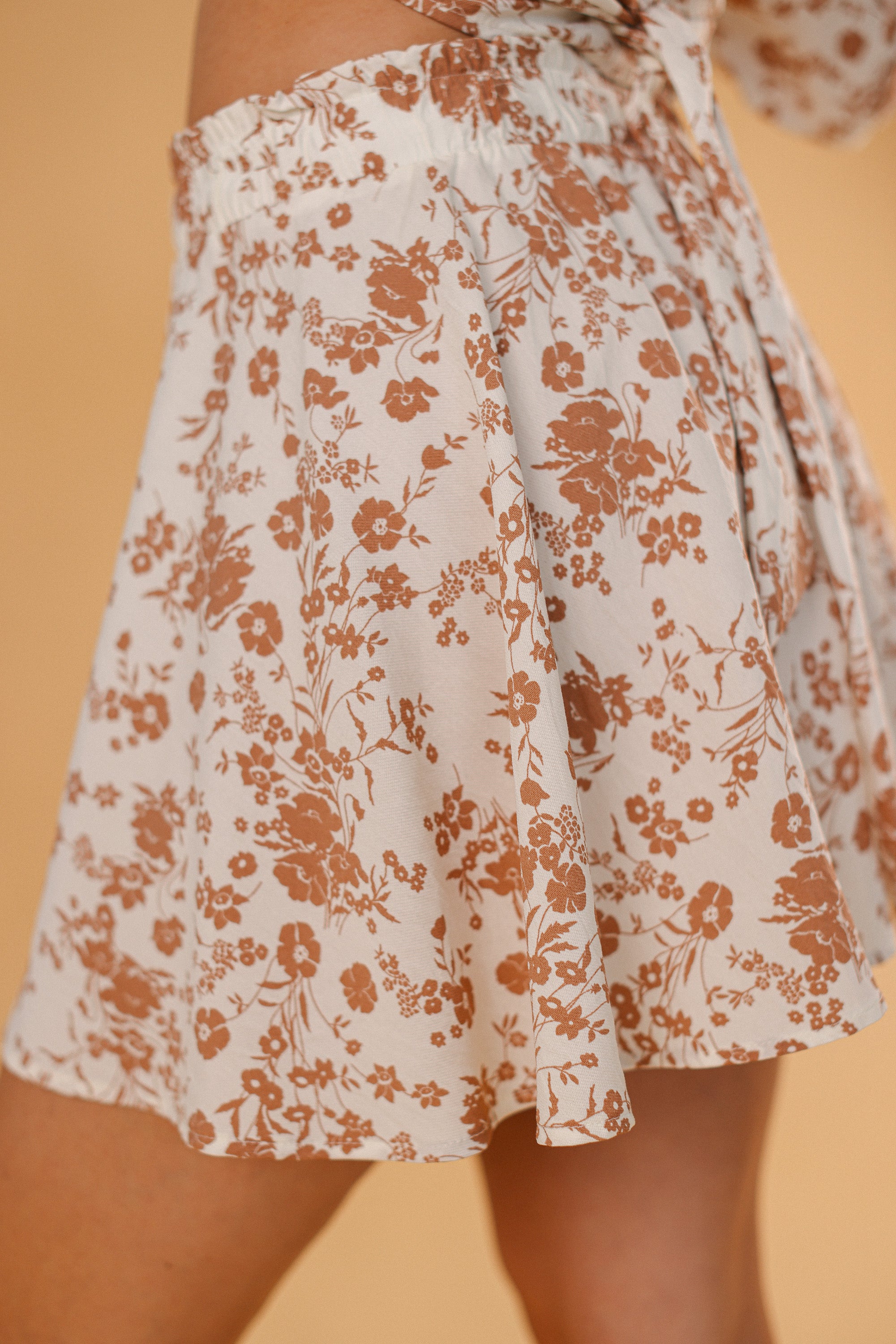Shorts Villiers Latte Flowers